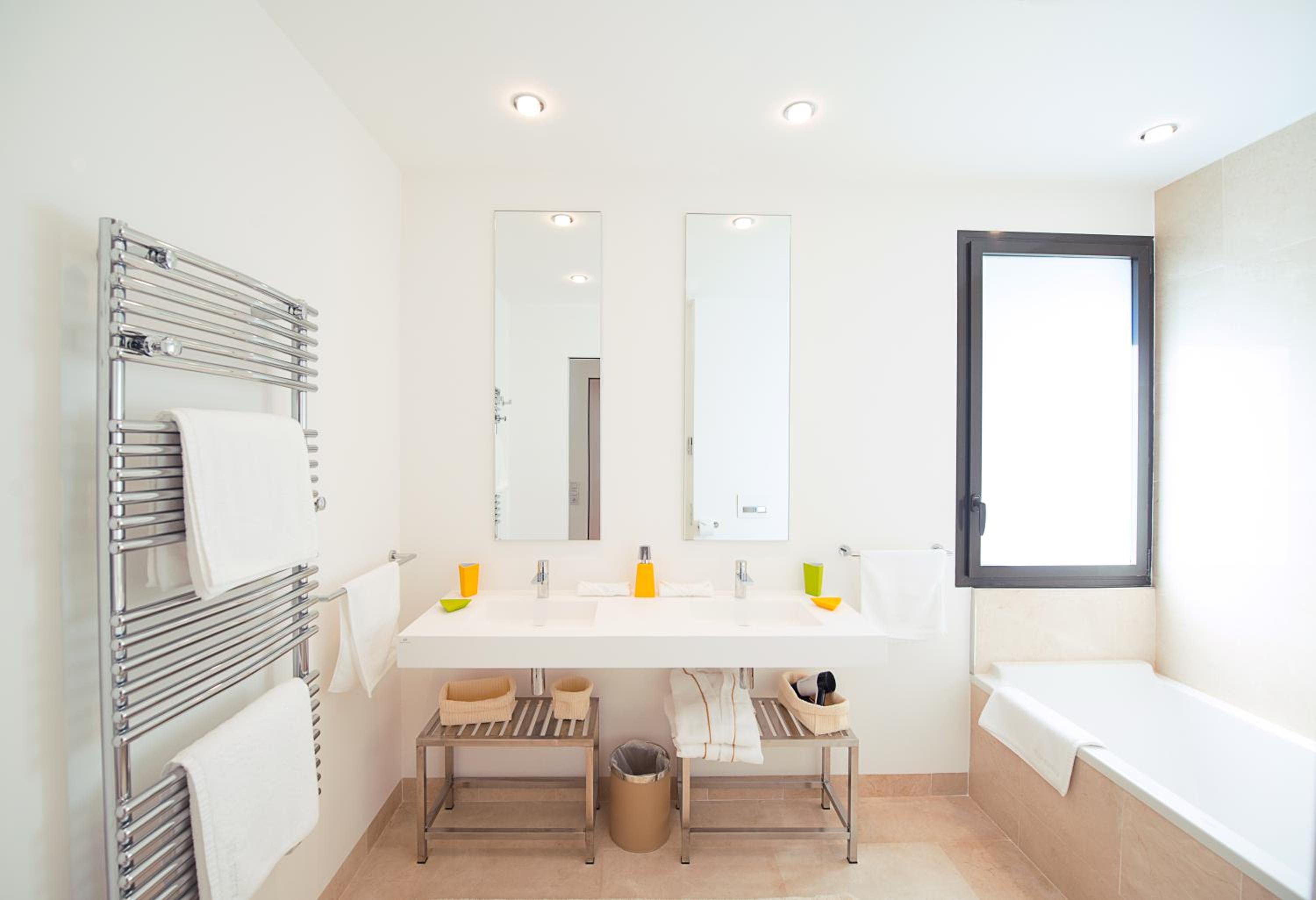 Deluxe Two-Bedroom Apartment