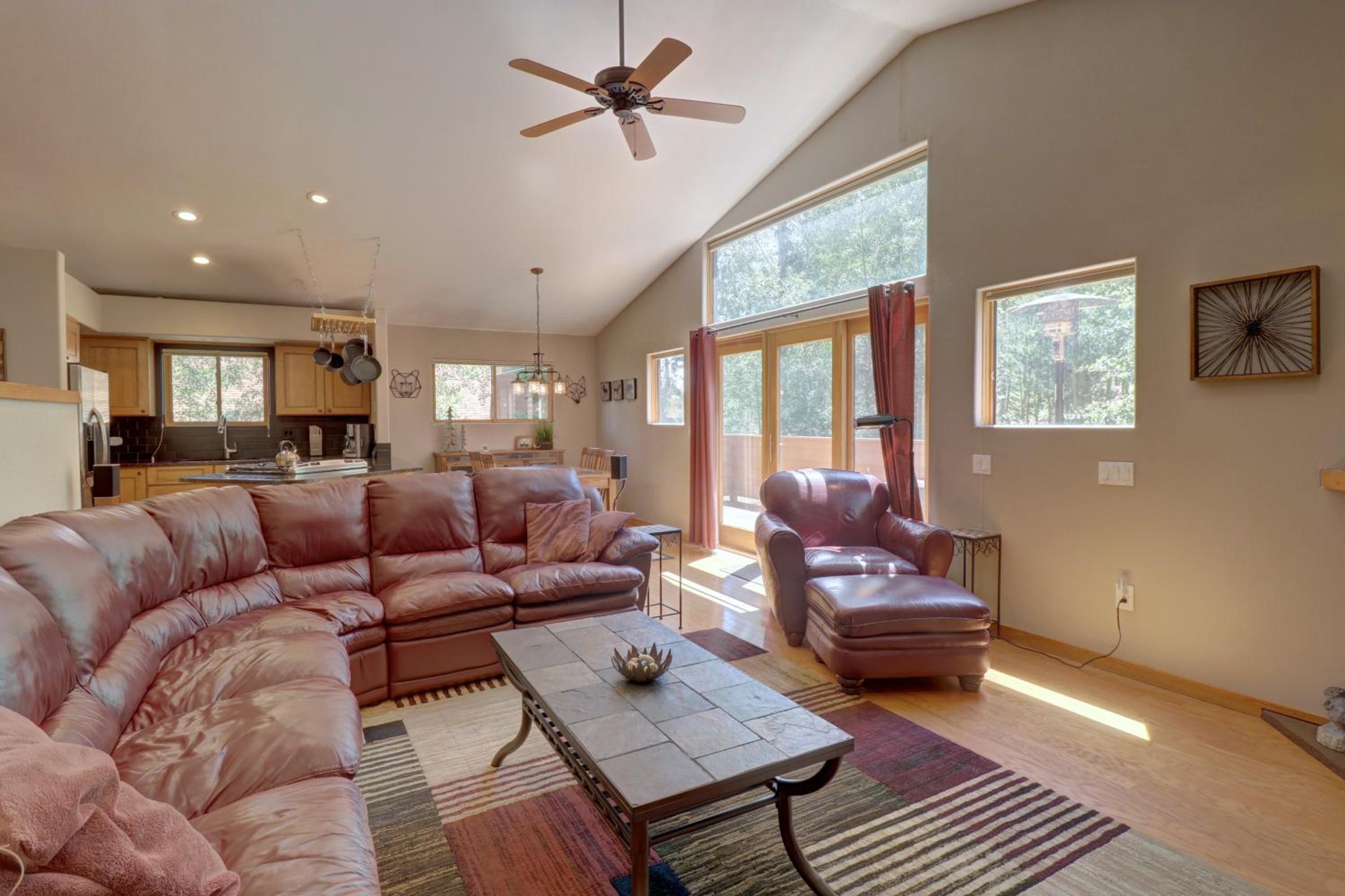 Six-Bedroom House photo 1