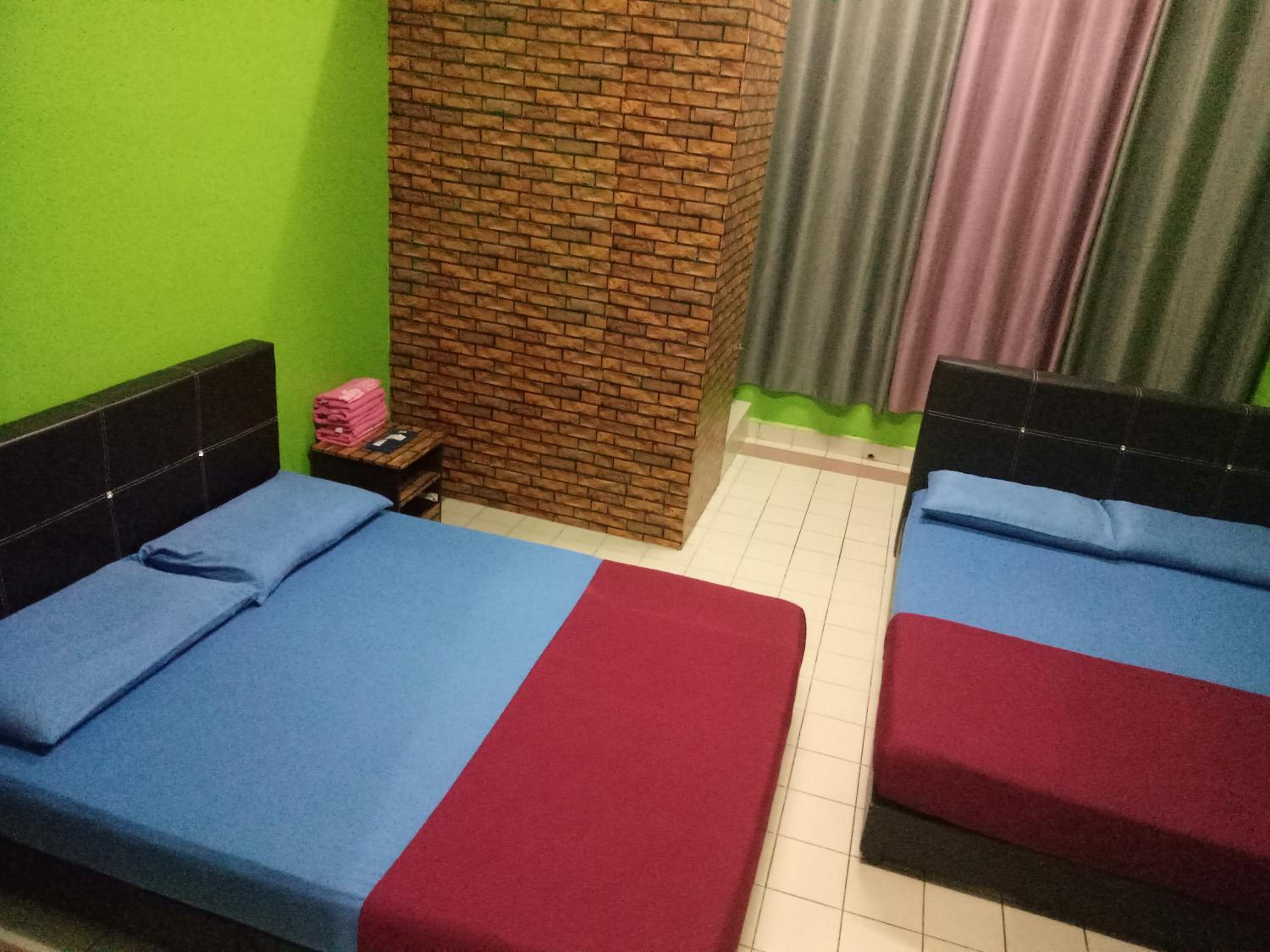 Queen Room with Two Queen Beds photo 1
