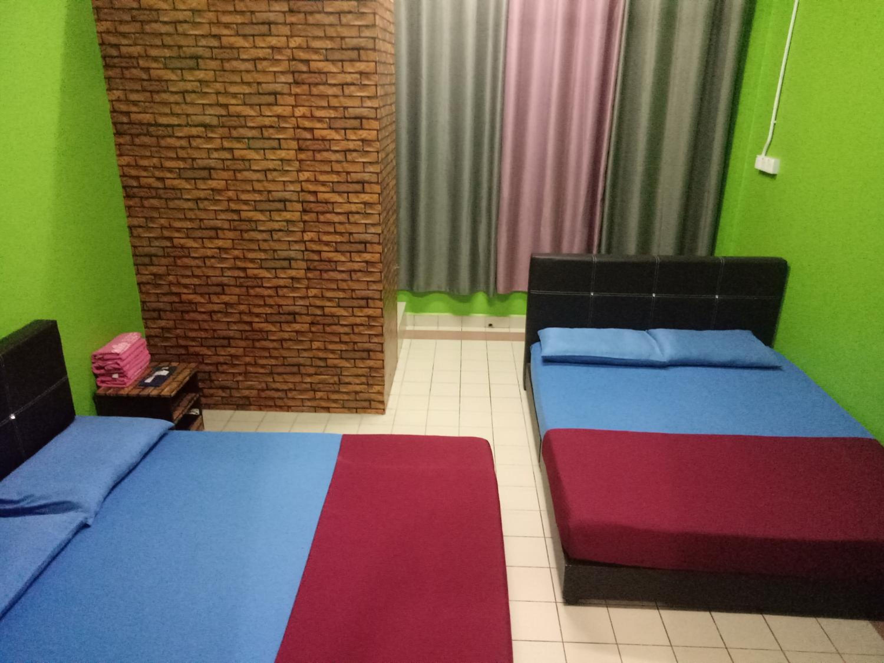 Queen Room with Two Queen Beds photo 3