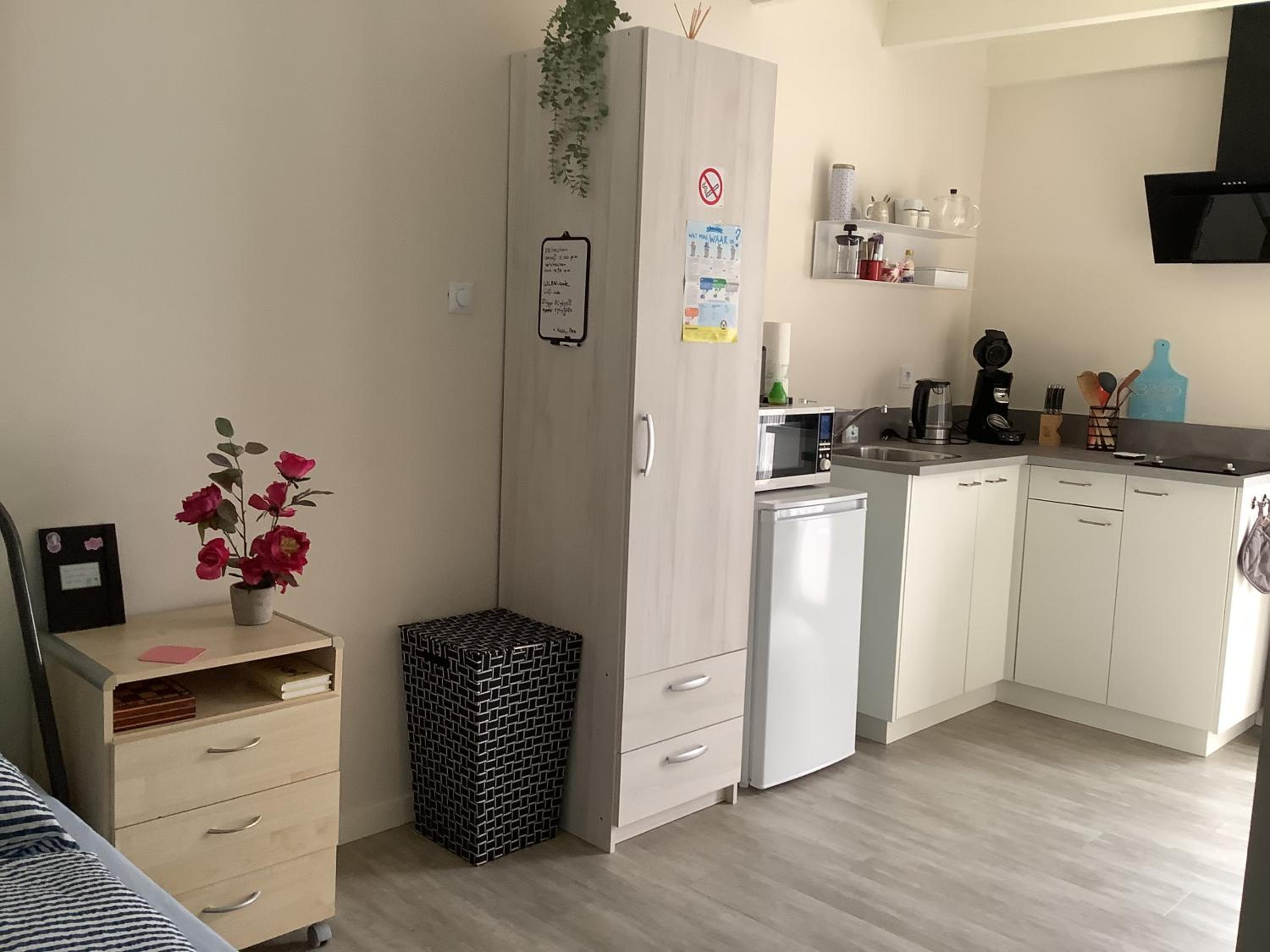 Luxe 2-People Apartment - Photo 22