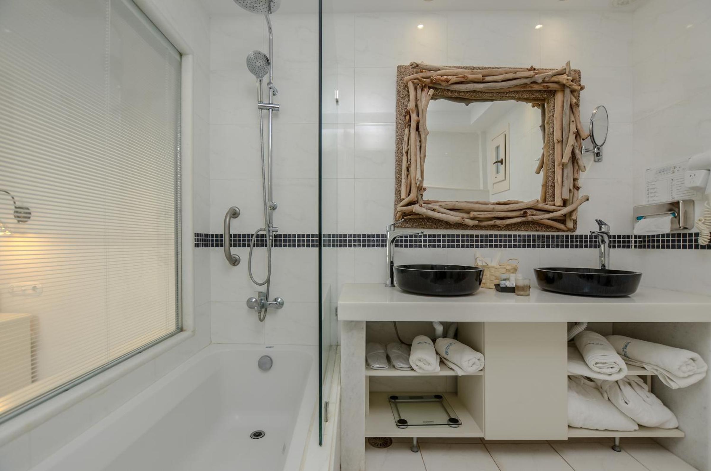 Double or Twin Room with Garden View - Photo 9
