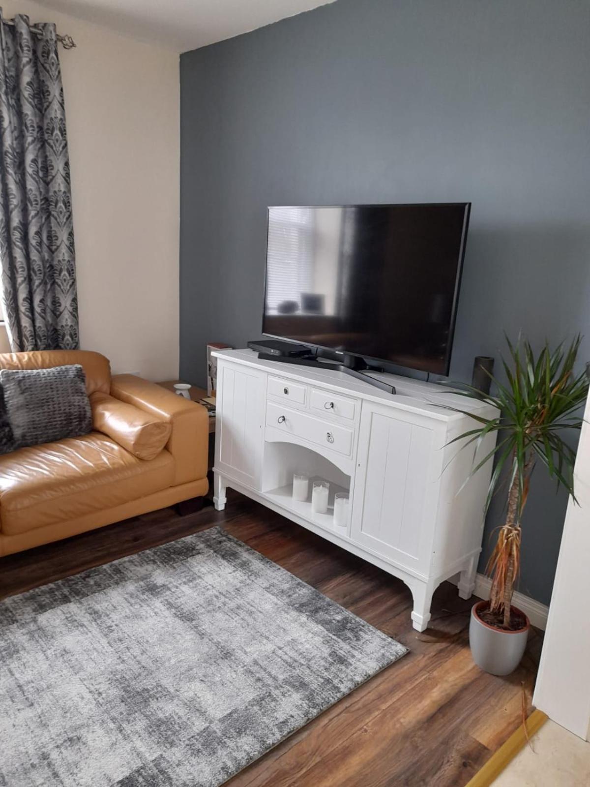 Three-Bedroom Apartment photo 1