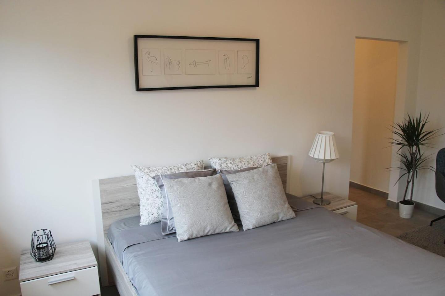 One-Bedroom Apartment - Photo 25