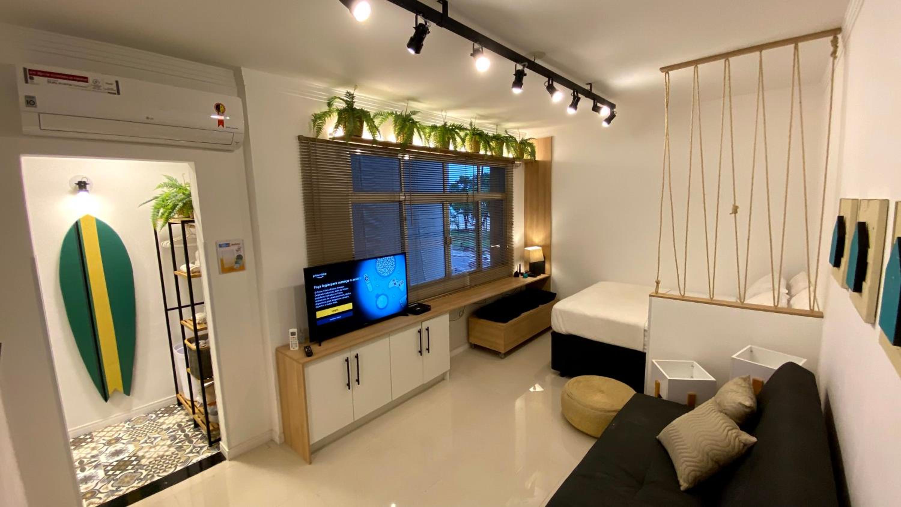 Studio Apartment - Photo 1