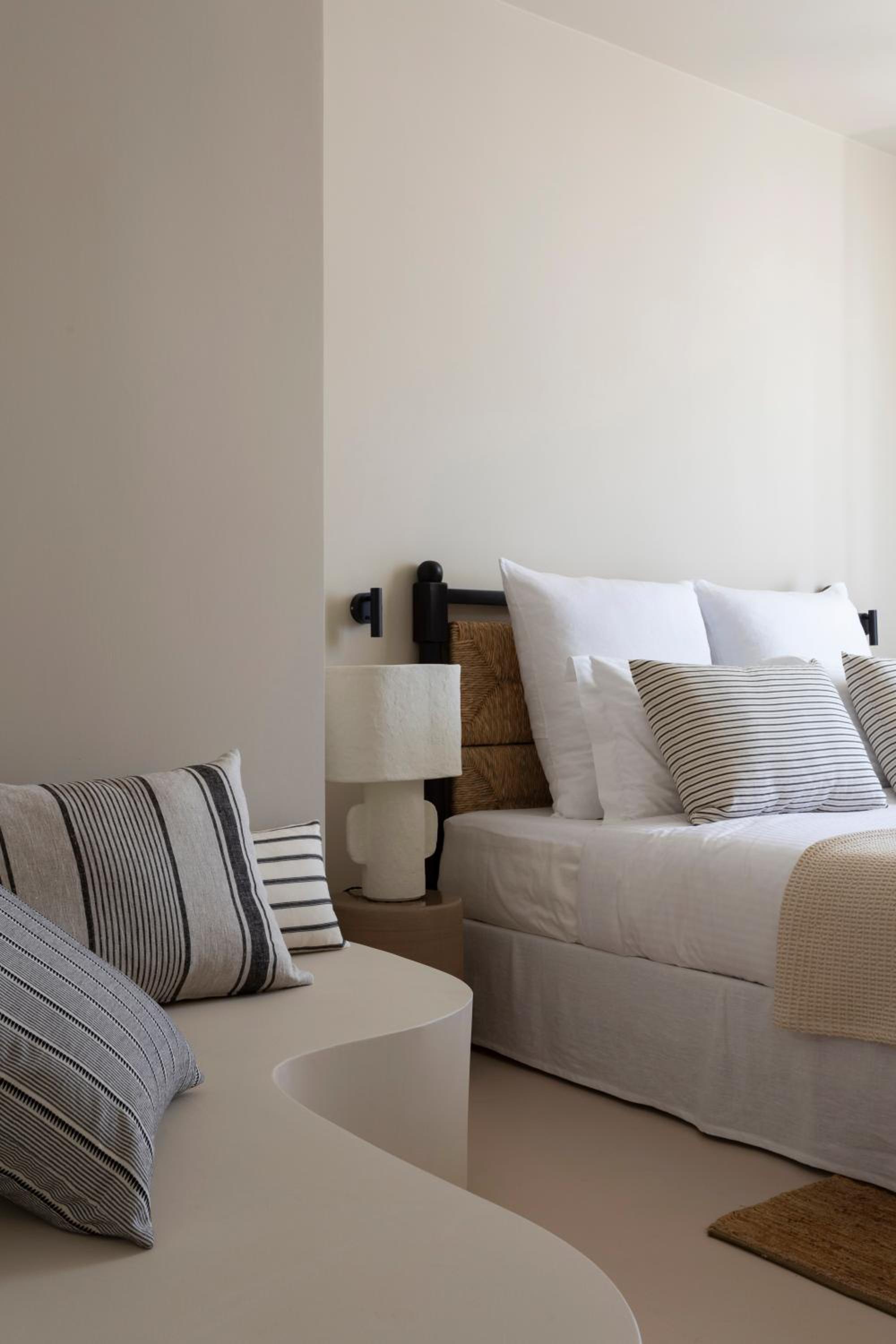 Deluxe Room - Photo 19