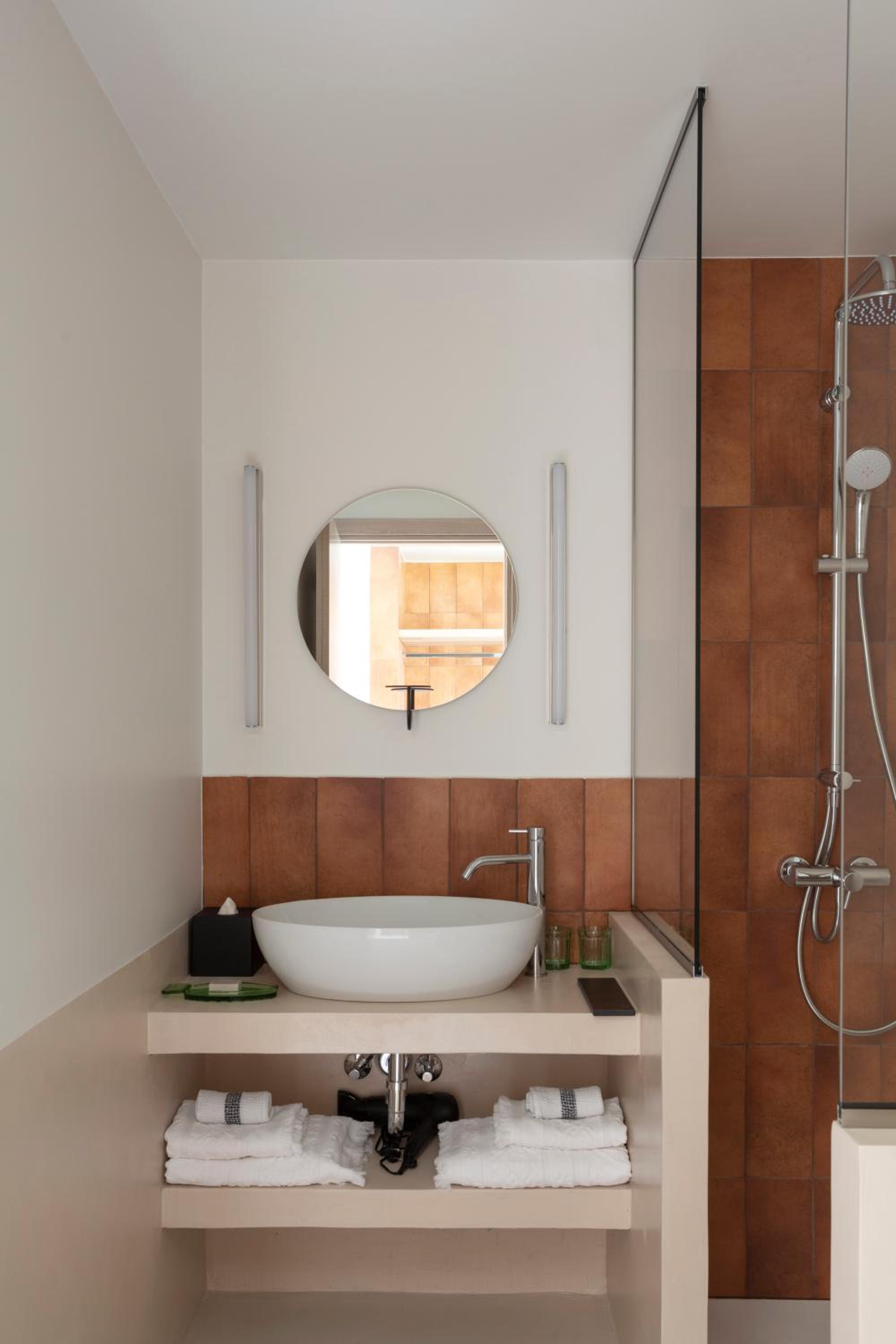 Deluxe Room - Photo 6