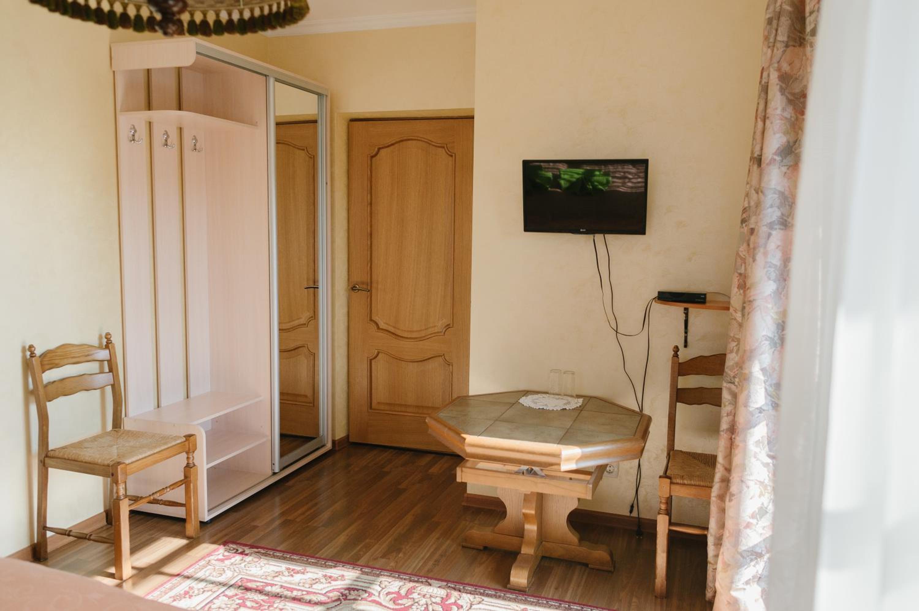 Deluxe Double Room with Balcony photo 3