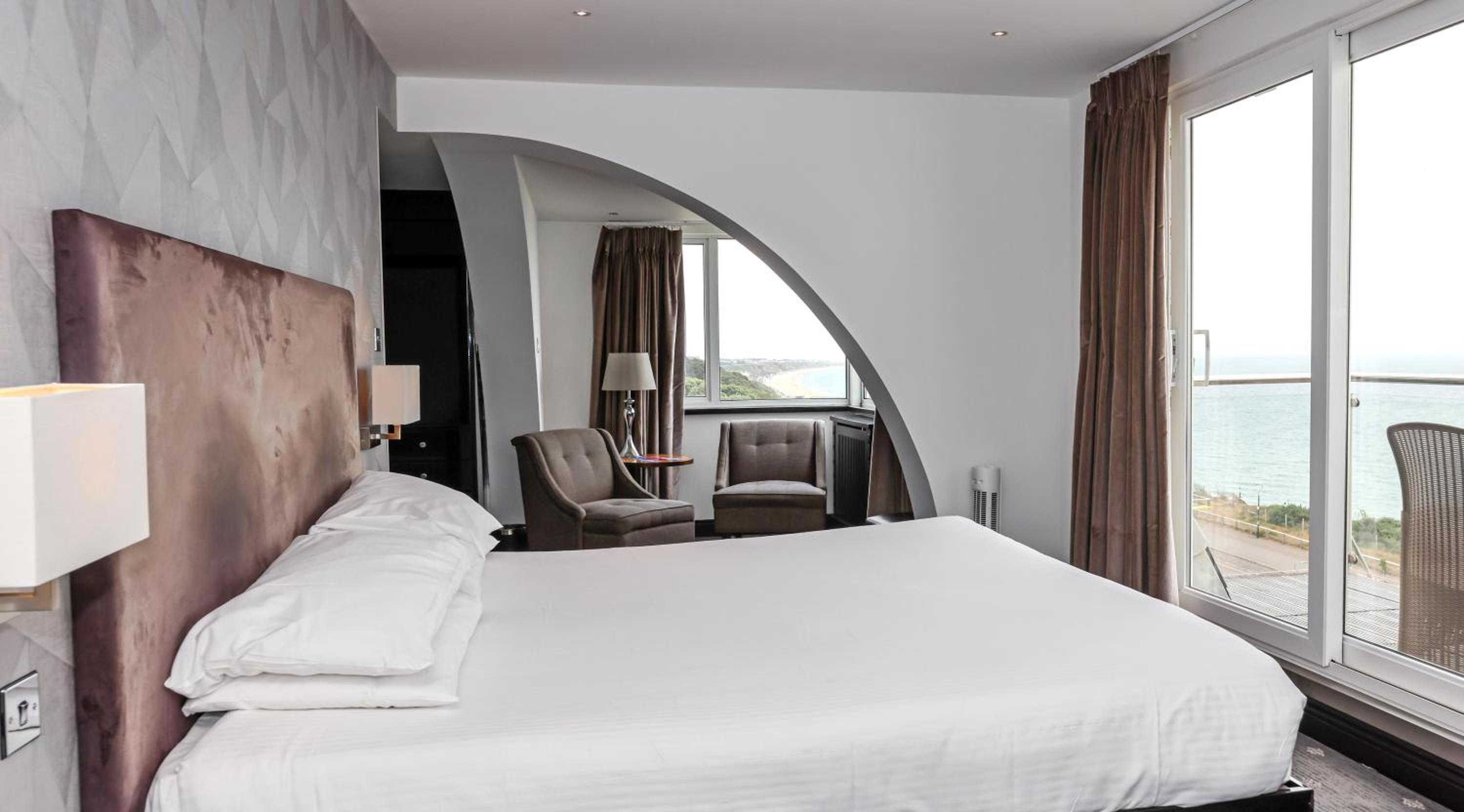 Superior Double Room with Ocean View & Balcony - Photo 7