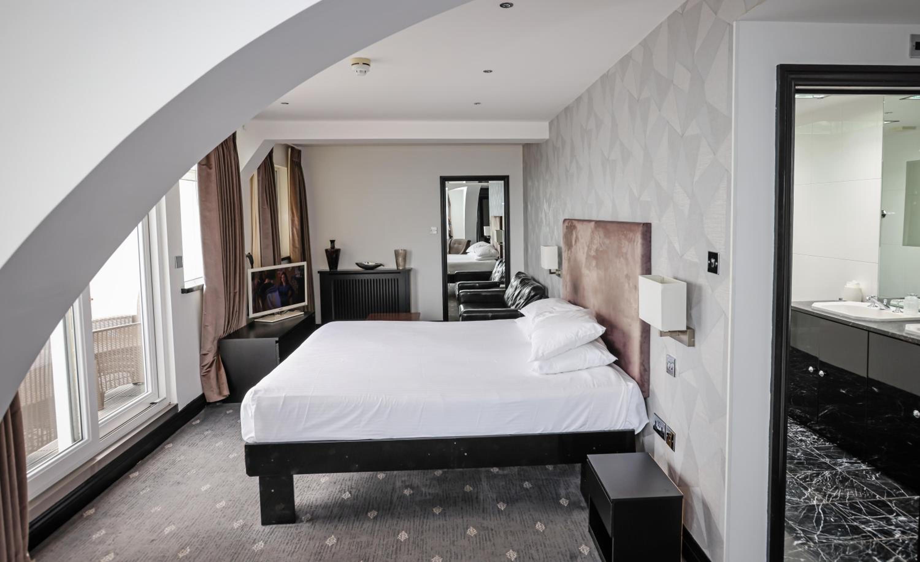 Superior Double Room with Ocean View & Balcony - Photo 8