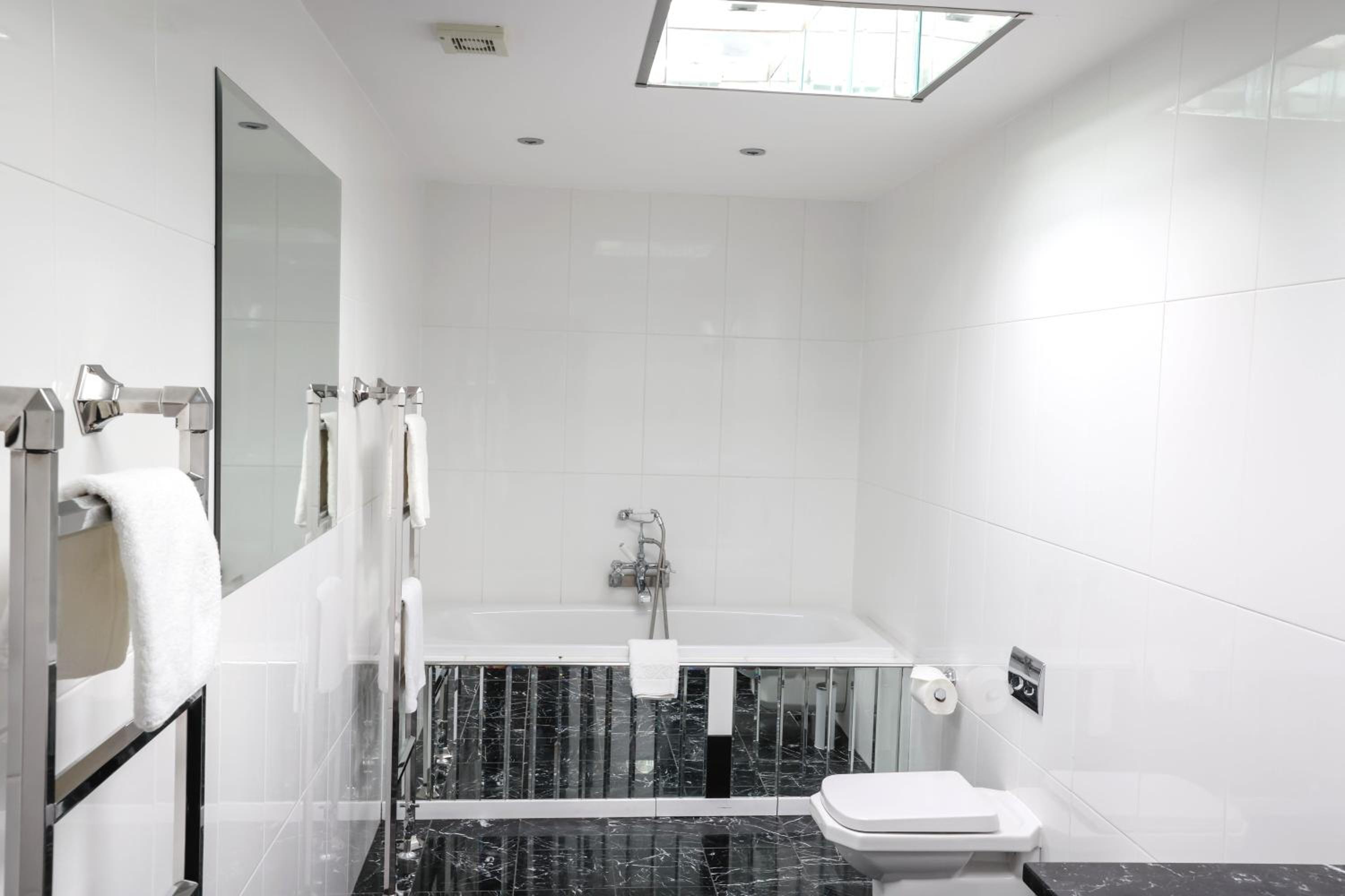 Superior Double Room with Ocean View & Balcony - Photo 13