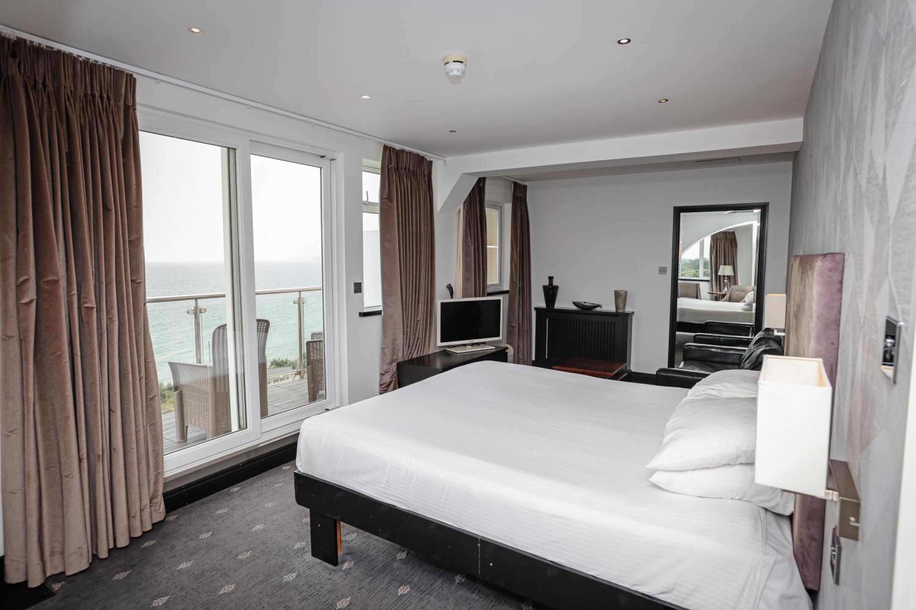 Superior Double Room with Ocean View & Balcony - Photo 3