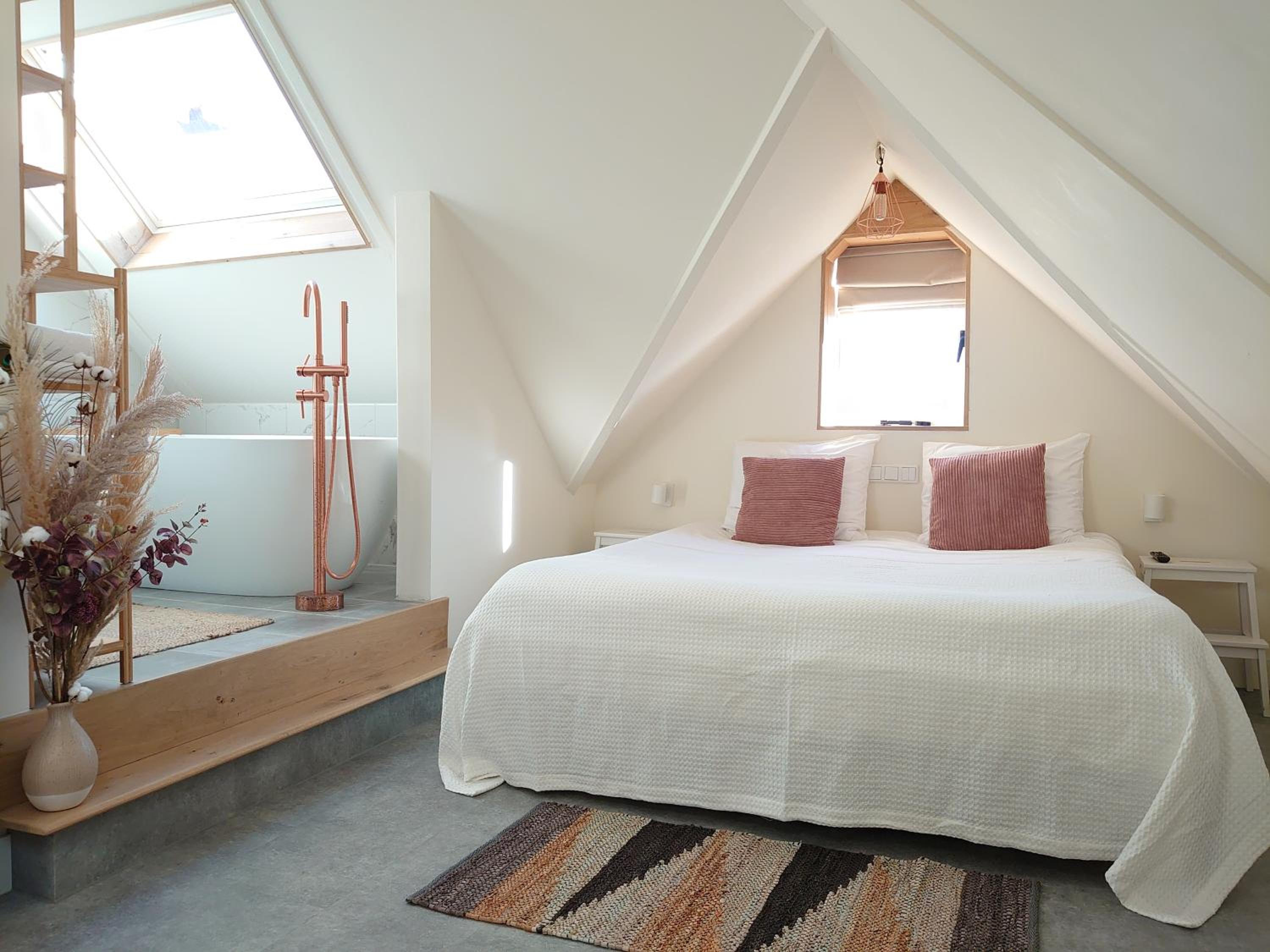 Deluxe Junior Suite photo 2