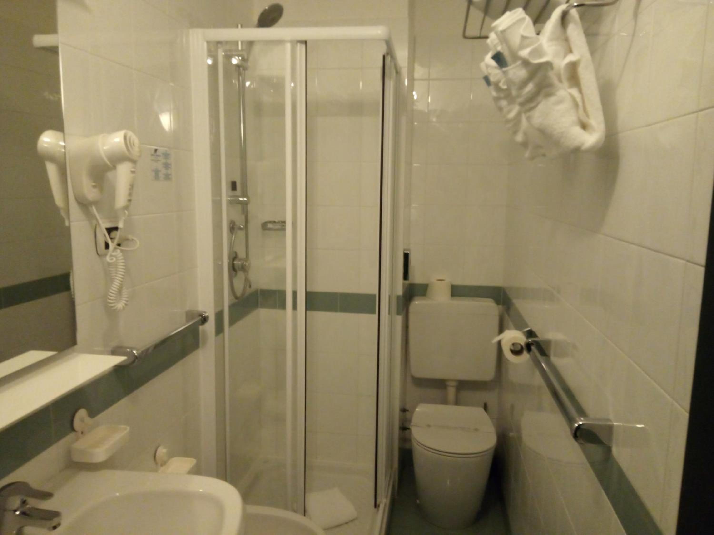 Double or Twin Room - Photo 2