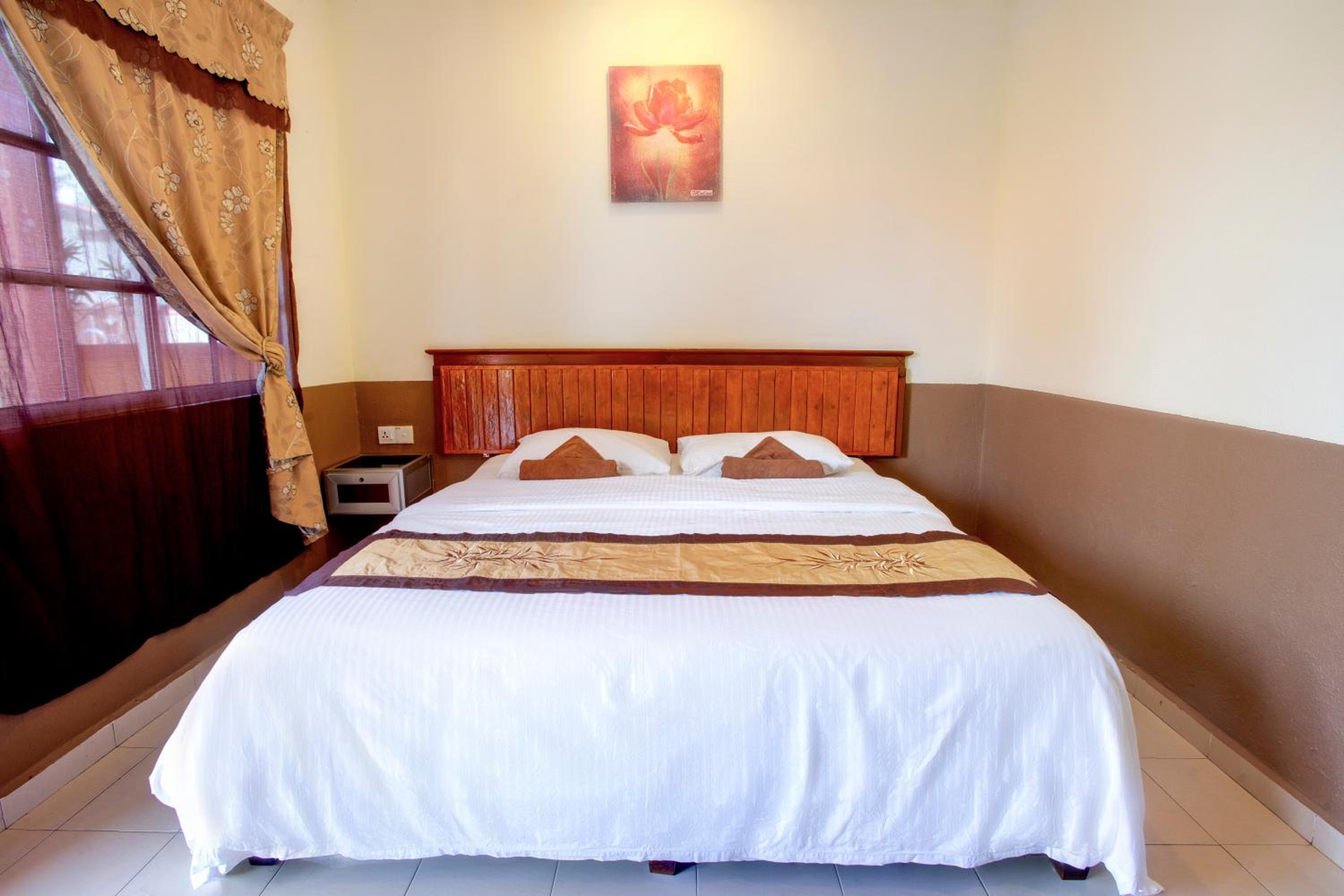 Queen Room with Pool View photo 3