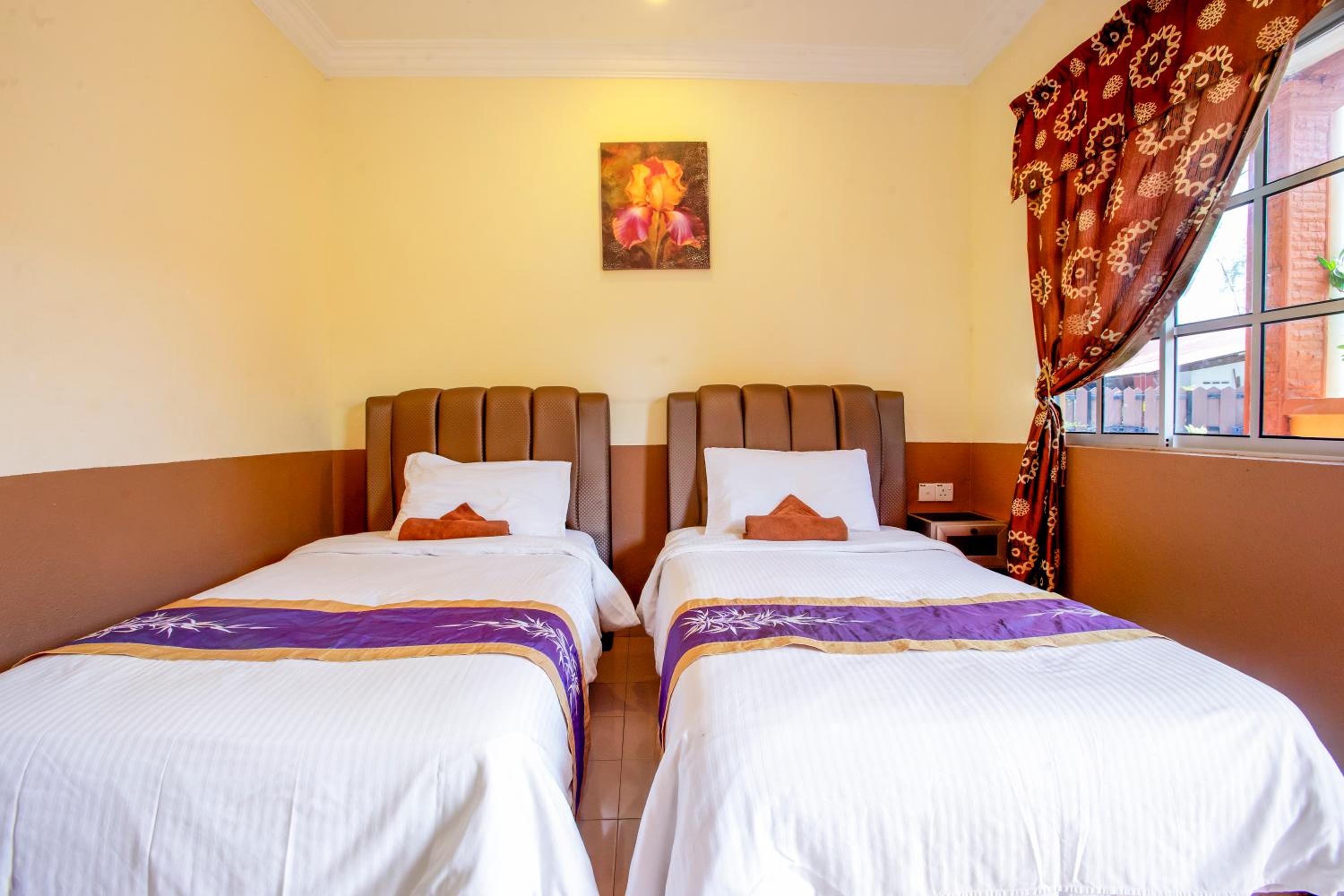 Twin Room with Pool View photo 3