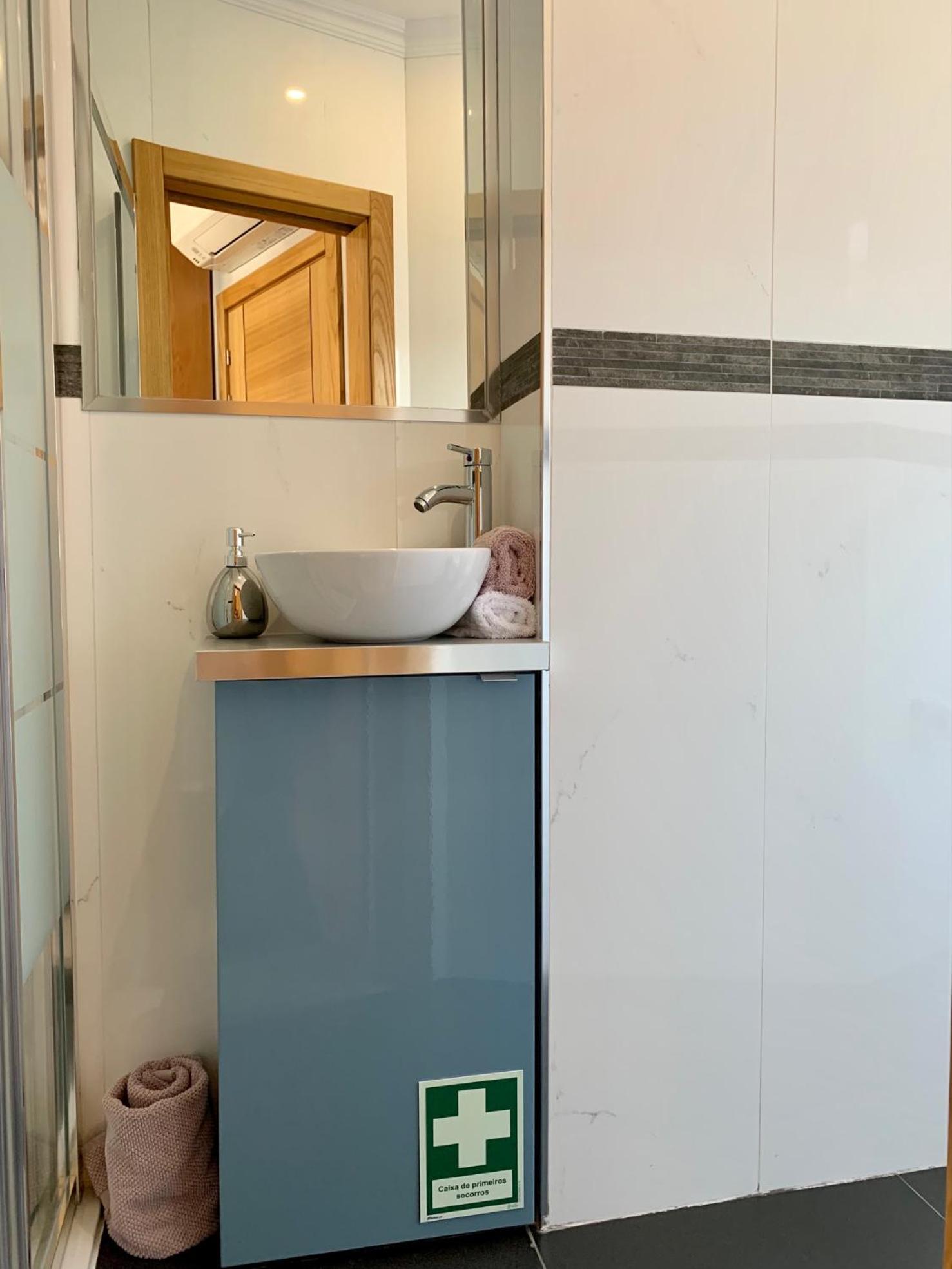 Suite - Photo 13