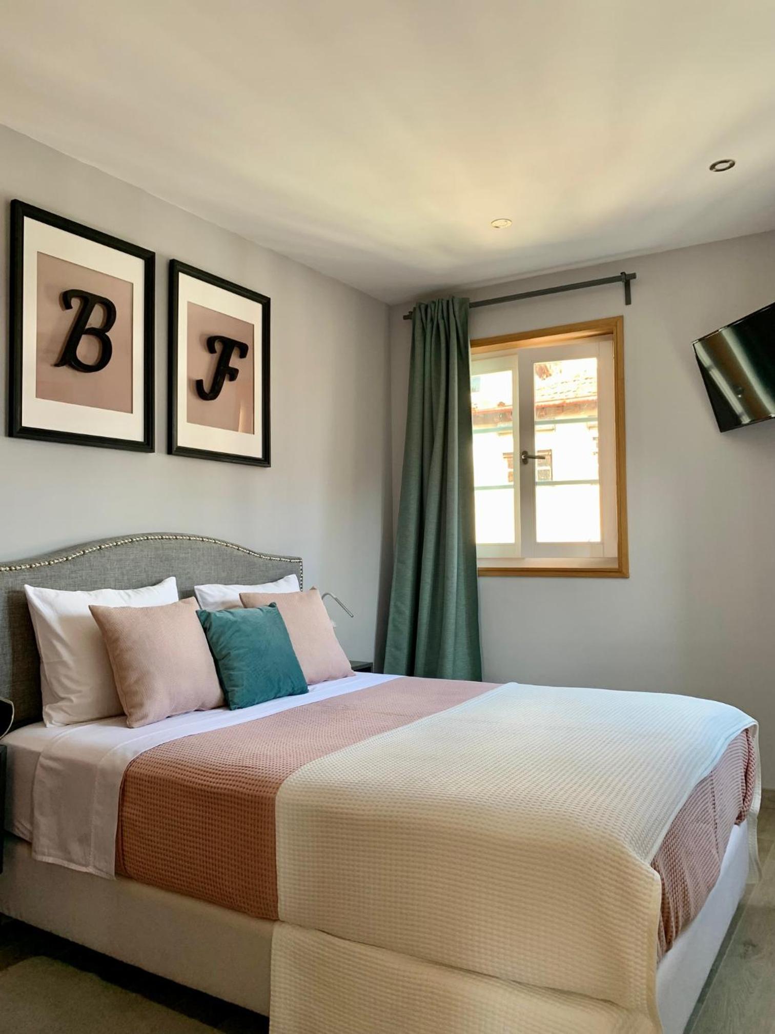 Suite - Photo 8