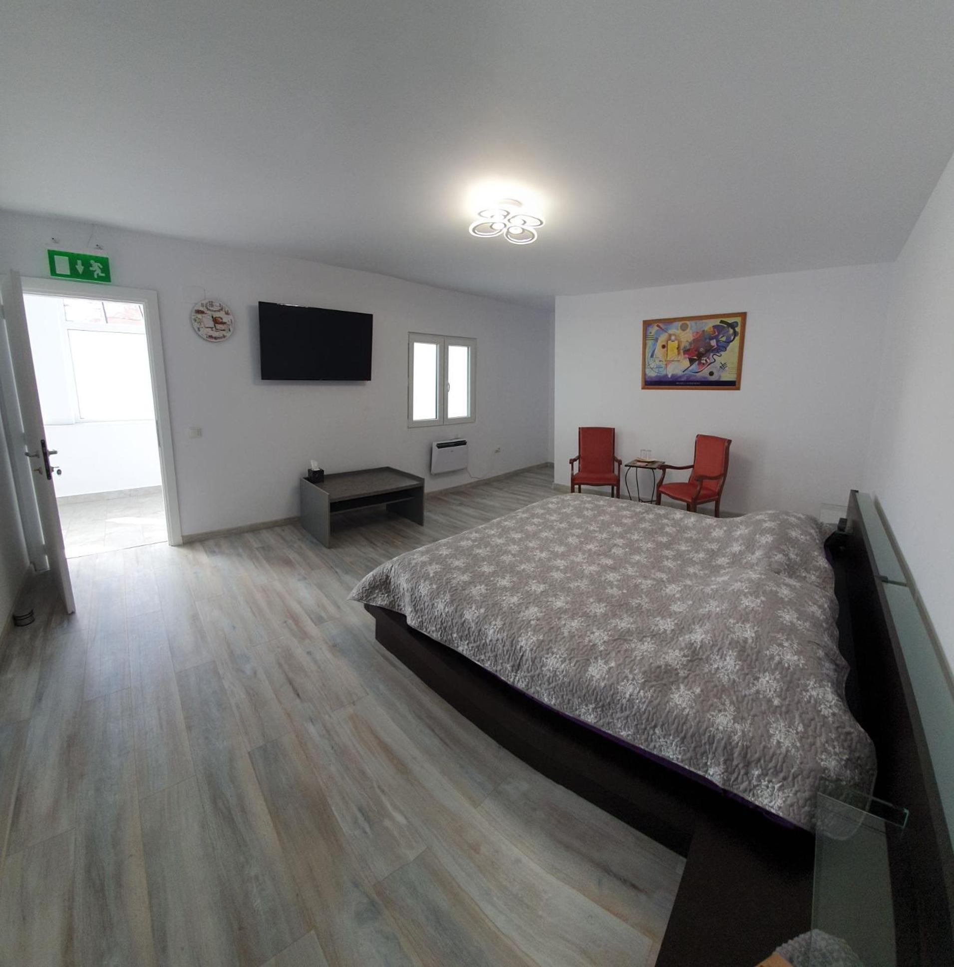 Superior King Room - Photo 14