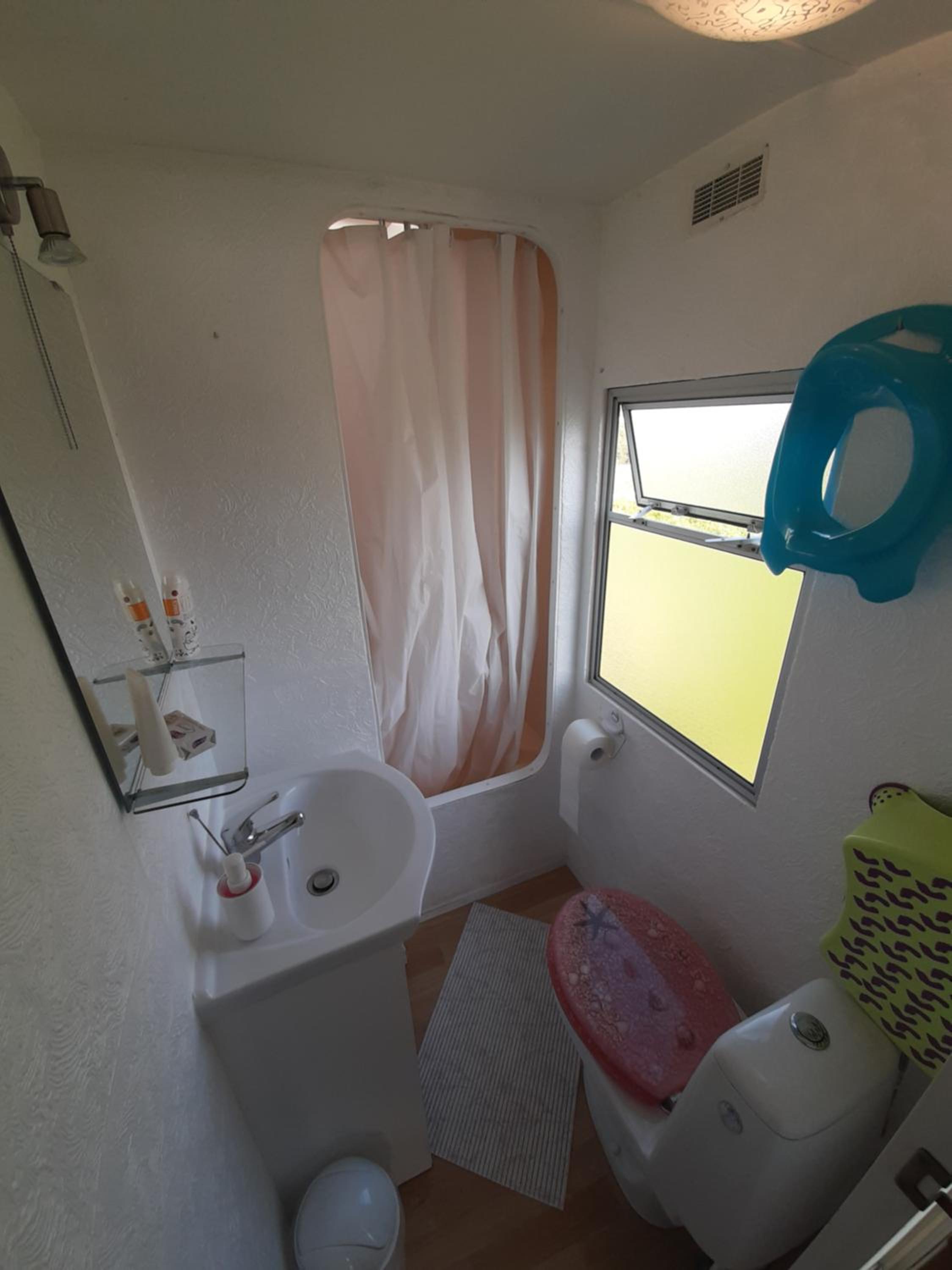 Two-Bedroom House - Photo 11