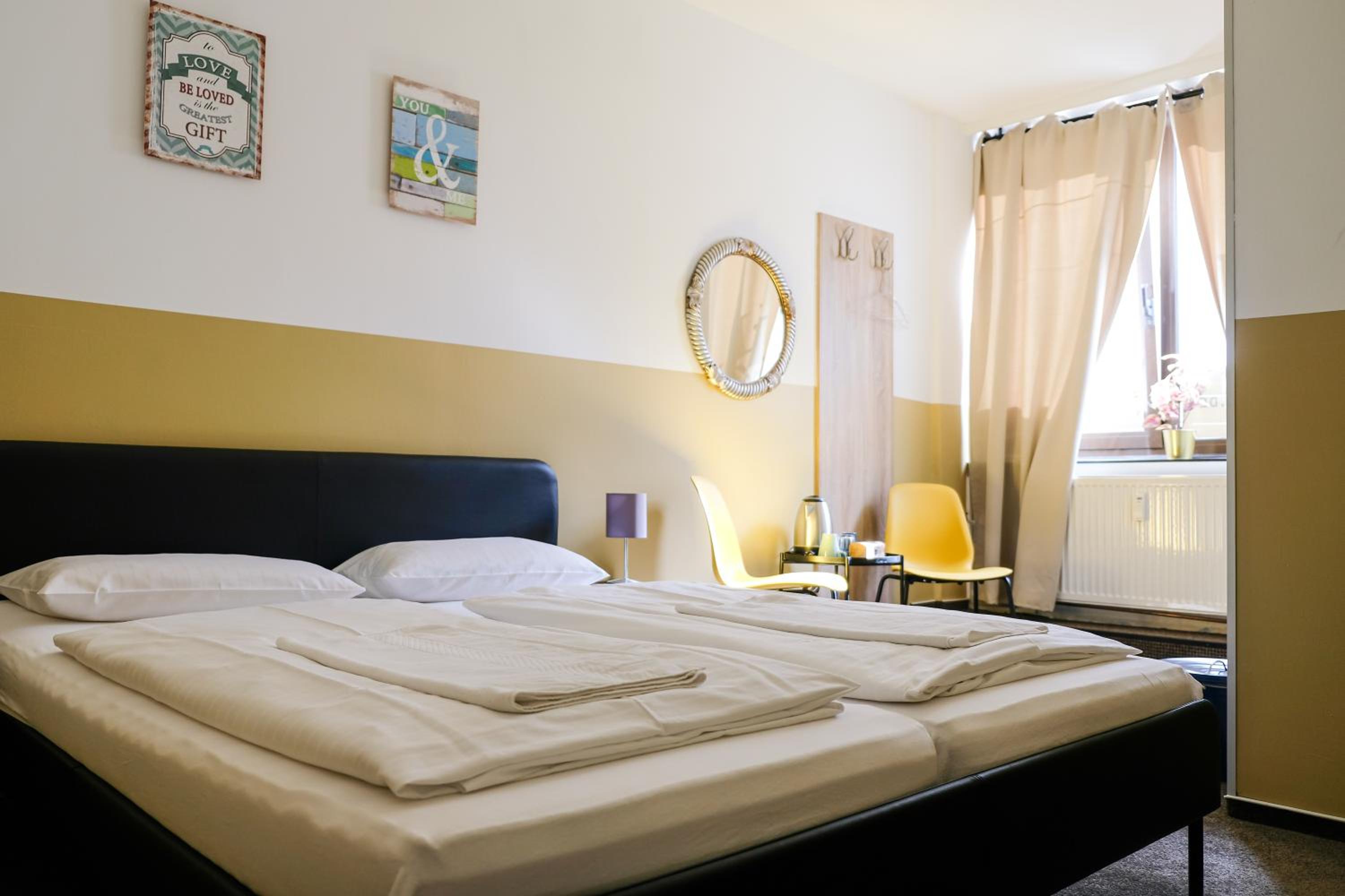 Double Room with Private Bathroom - Photo 4