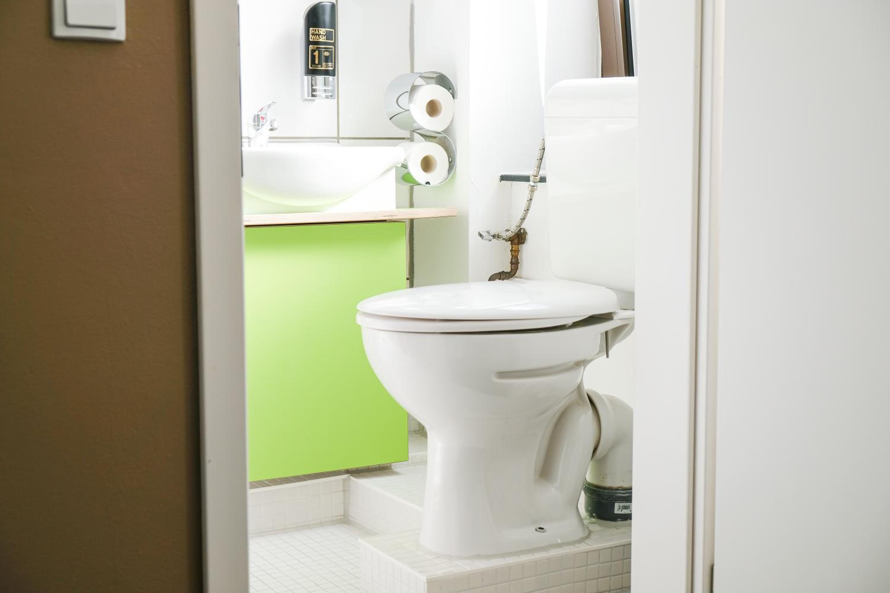Double Room with Private Bathroom - Photo 2