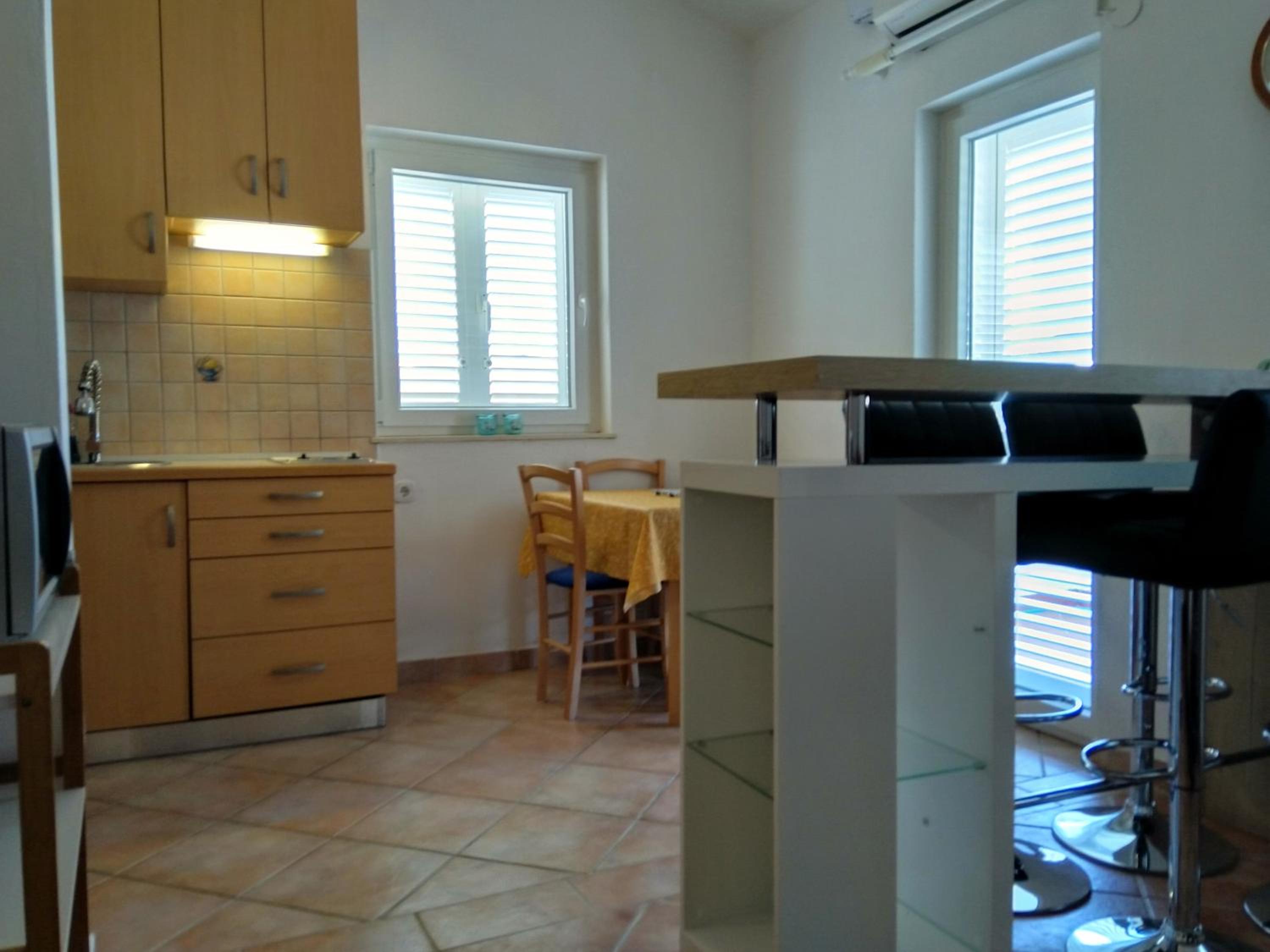 Apartment with Sea View - Photo 9
