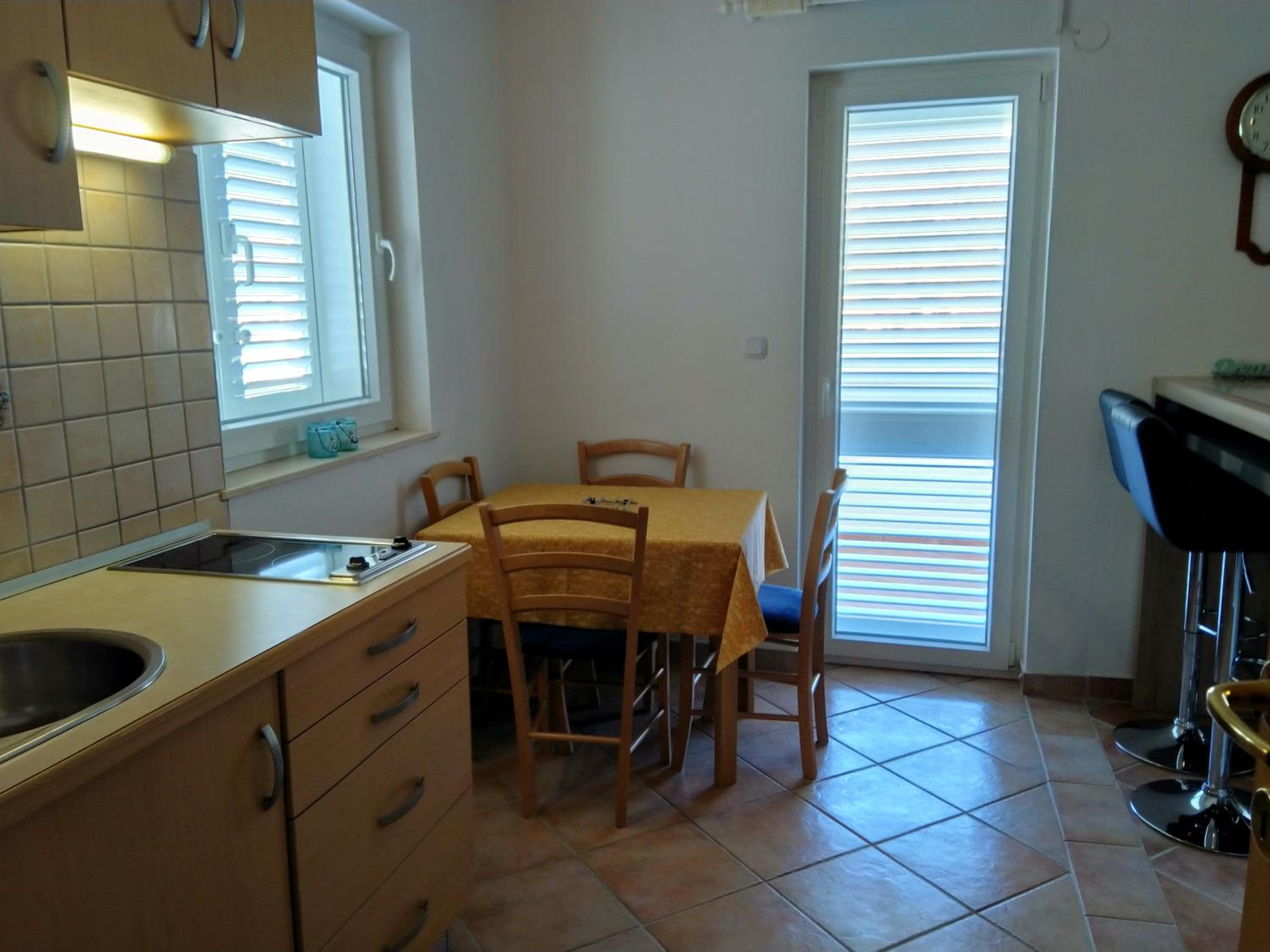 Apartment with Sea View - Photo 7