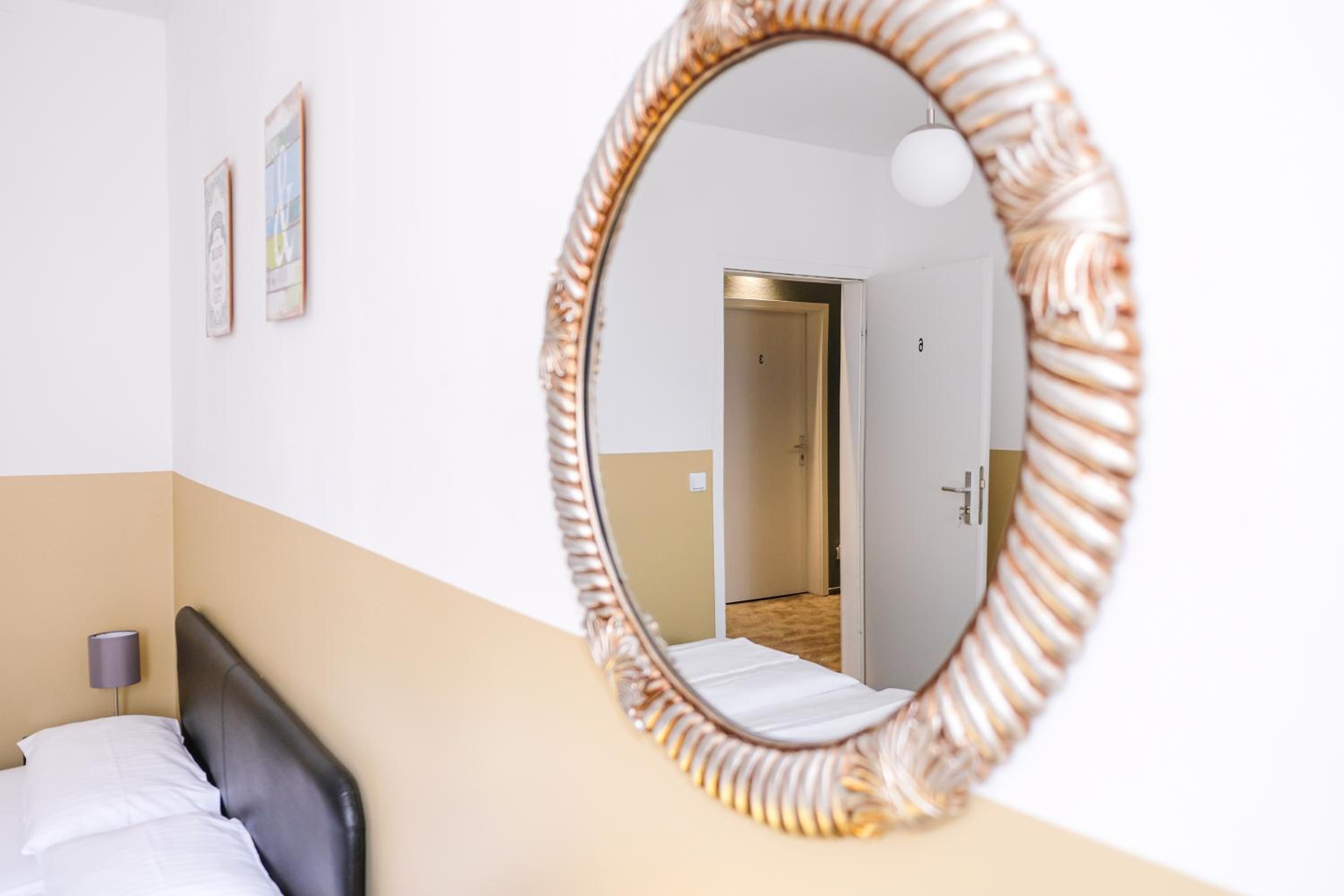 Double Room with Private Bathroom - Photo 22