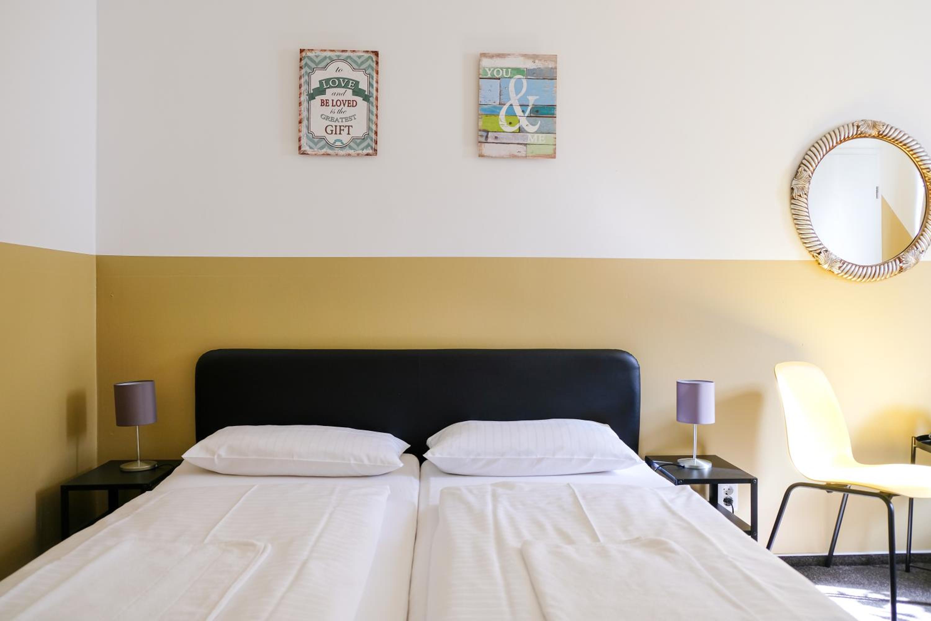 Double Room with Private Bathroom - Photo 3