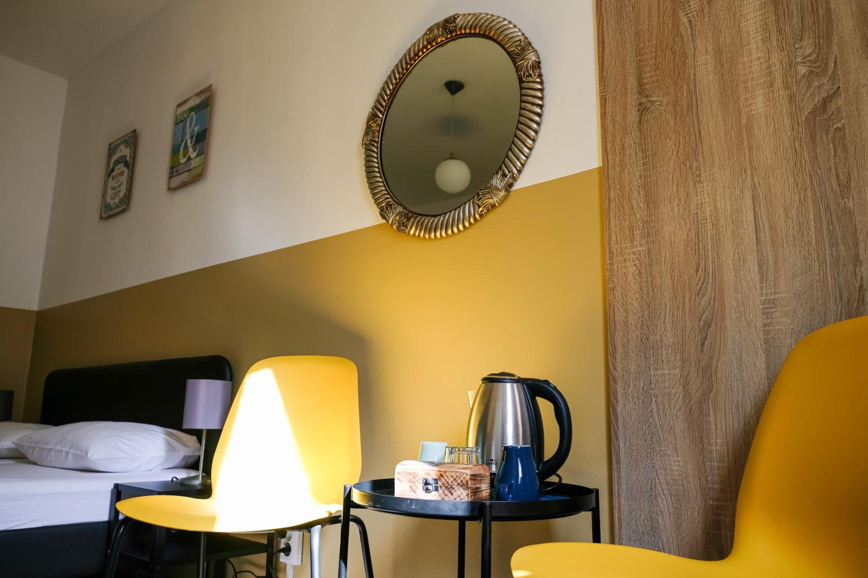Double Room with Private Bathroom - Photo 24
