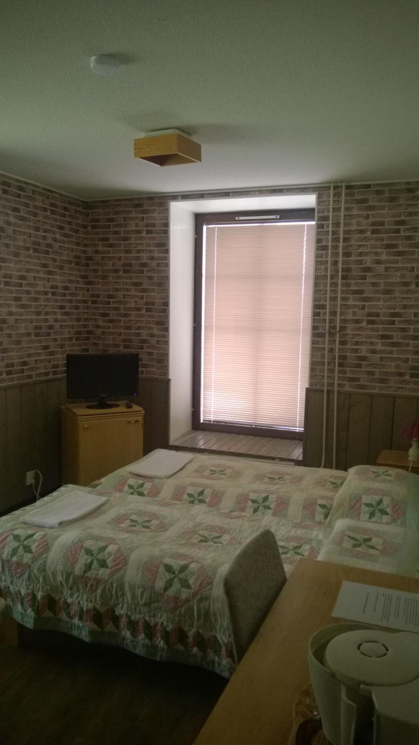 Twin Room - Photo 9
