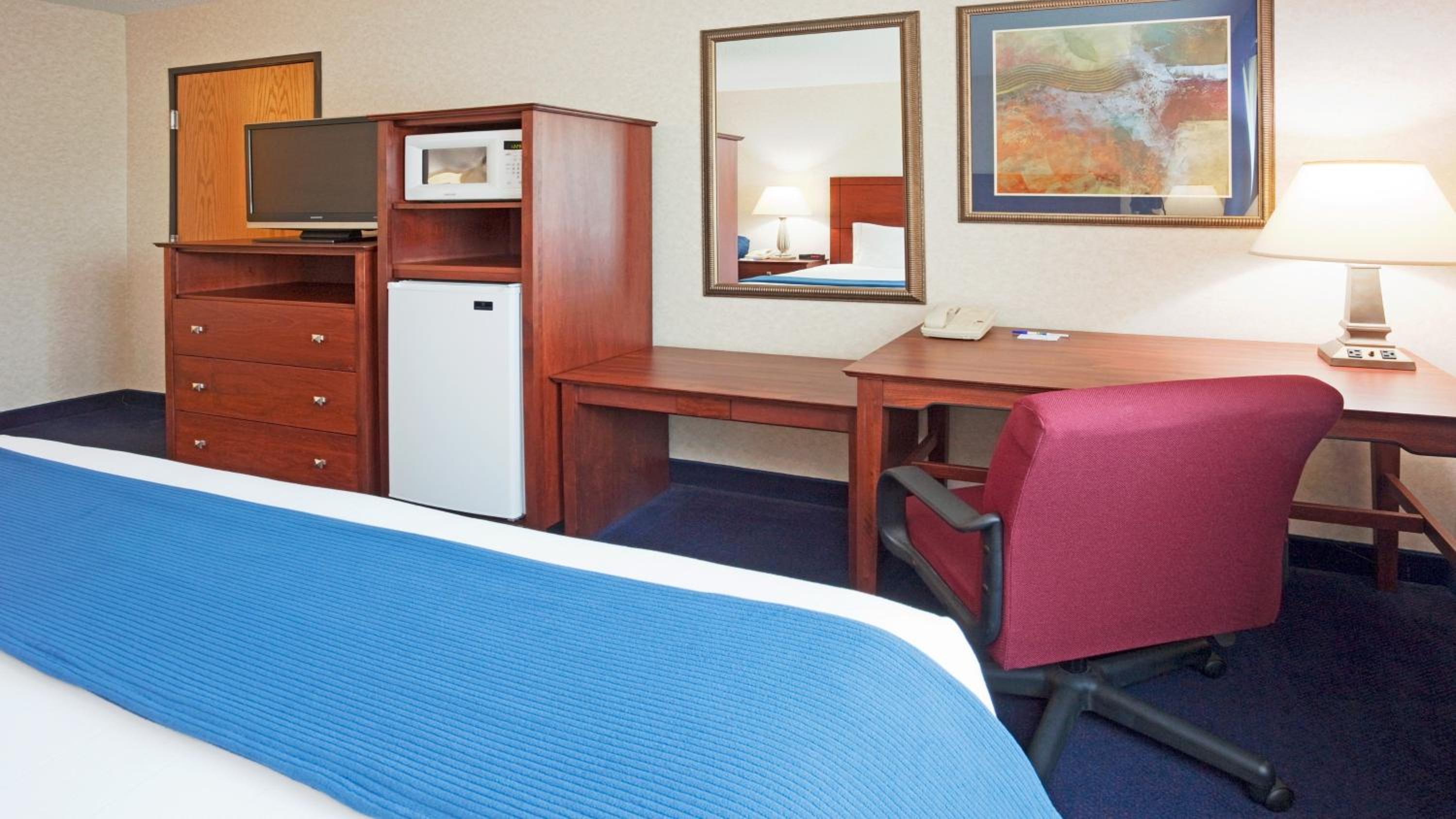 Standard King Room - Communications Accessible photo 2