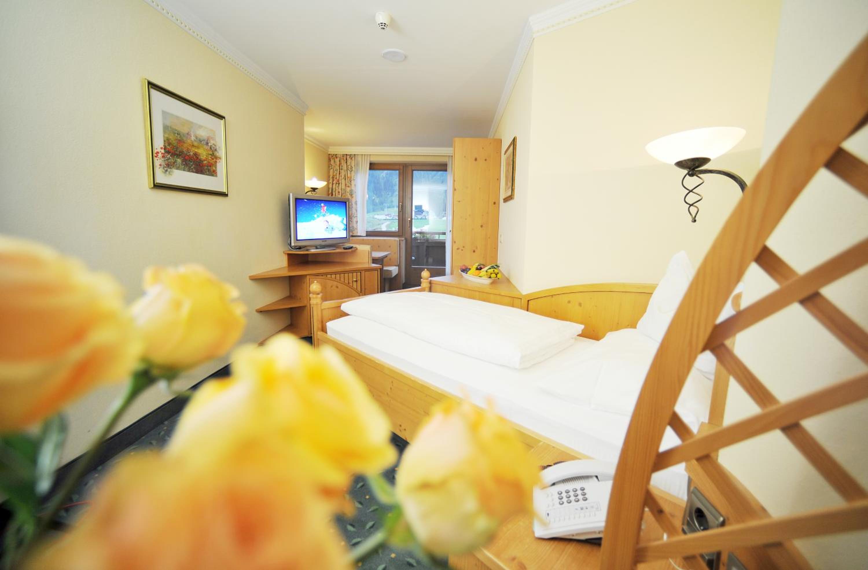 Single Room with Glacier View photo 3