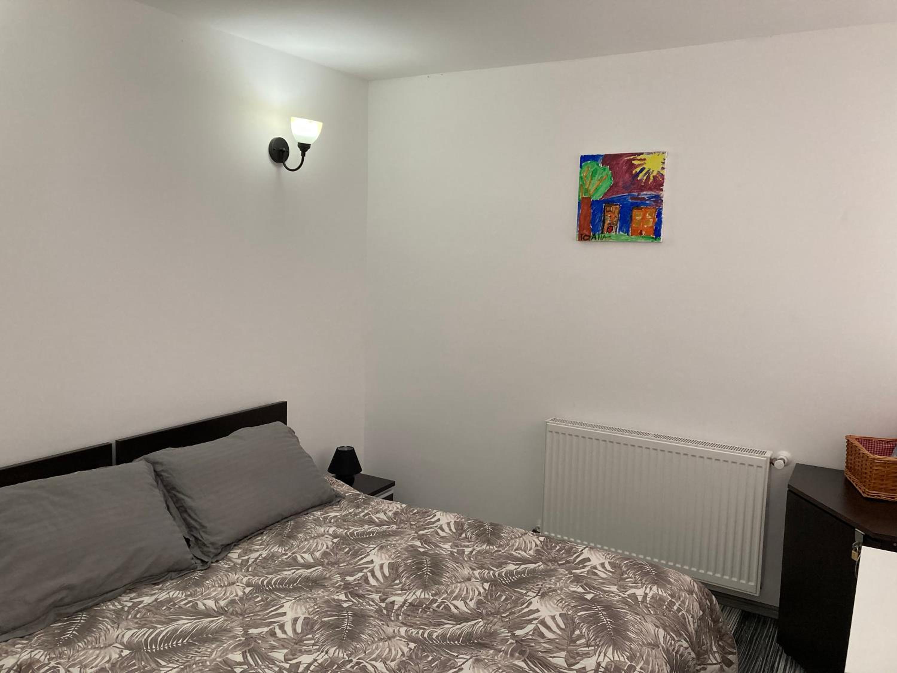 One-Bedroom Apartment photo 1