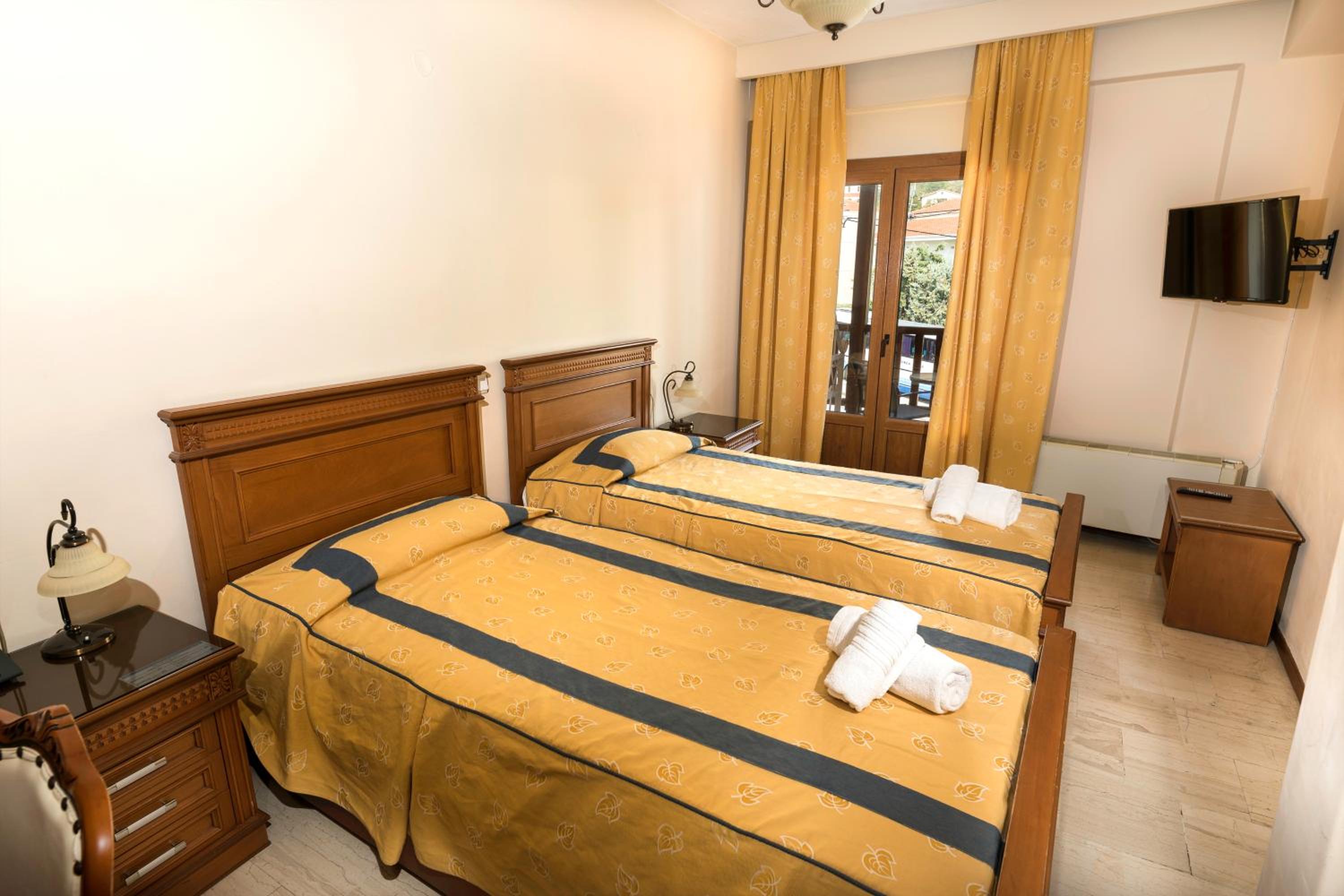 Double or Twin Room with Meteora View - Photo 11