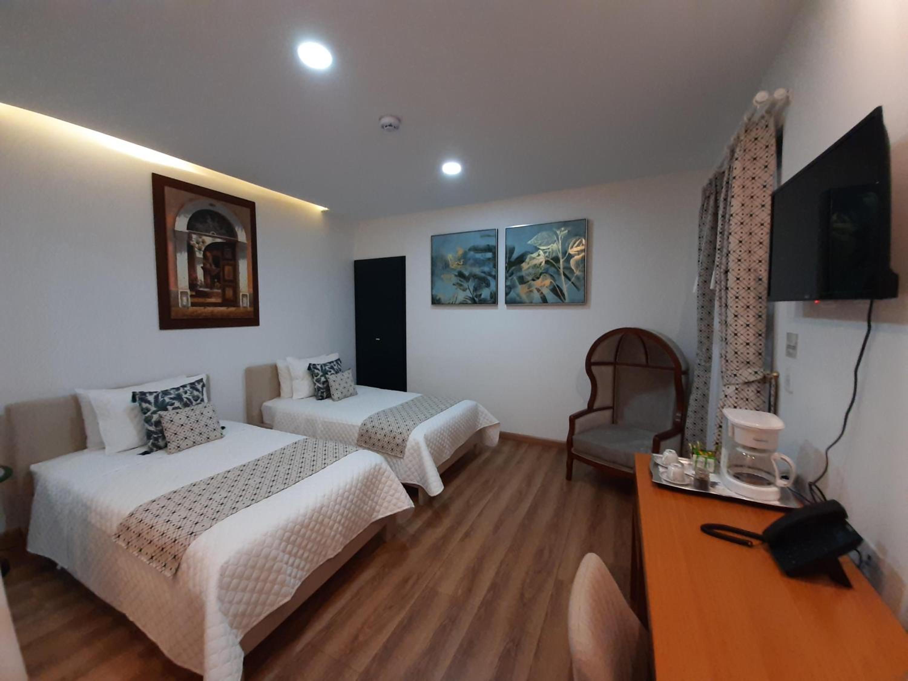 Standard Twin Room photo 2