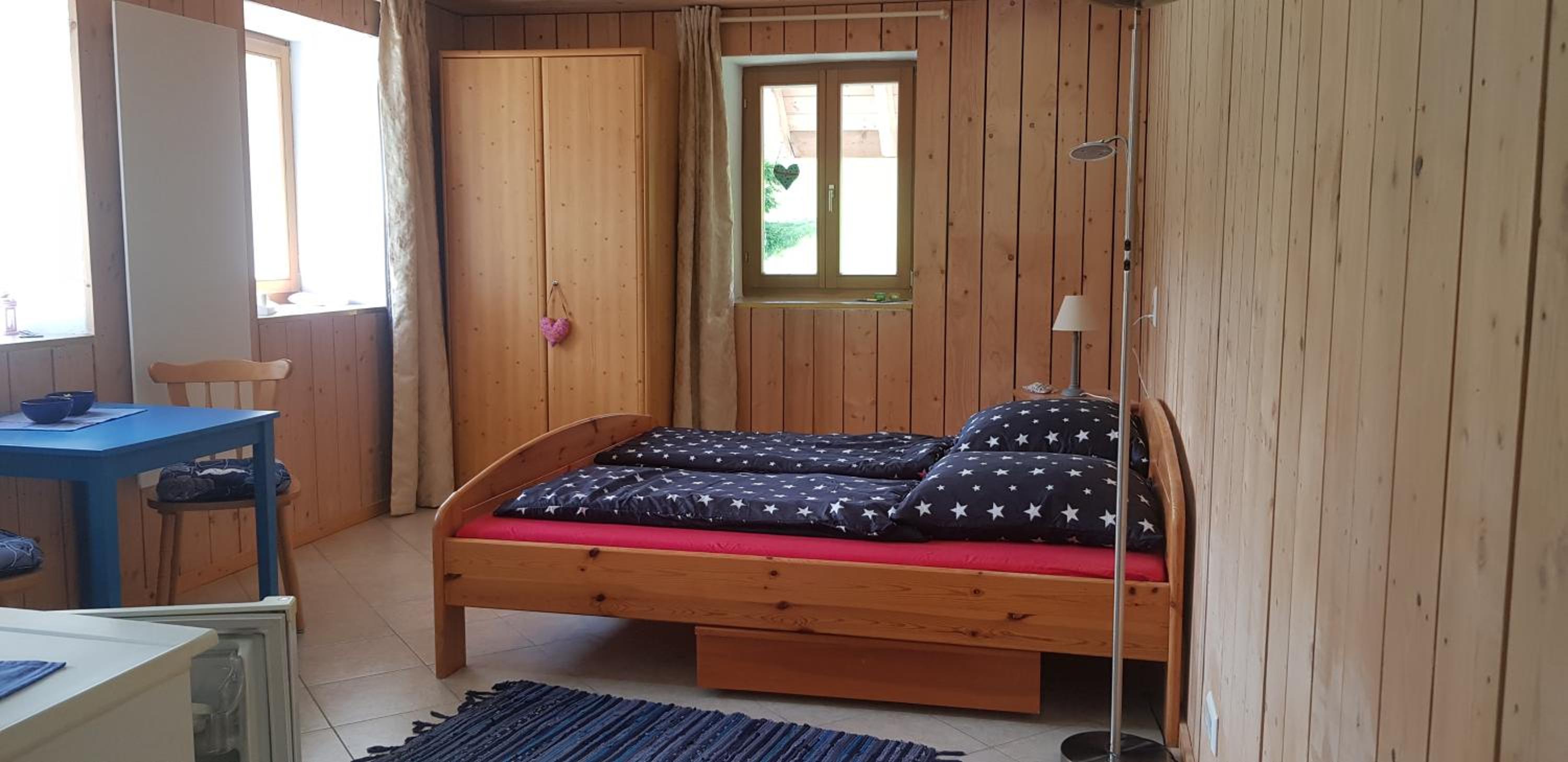 One-Bedroom Apartment - Photo 1