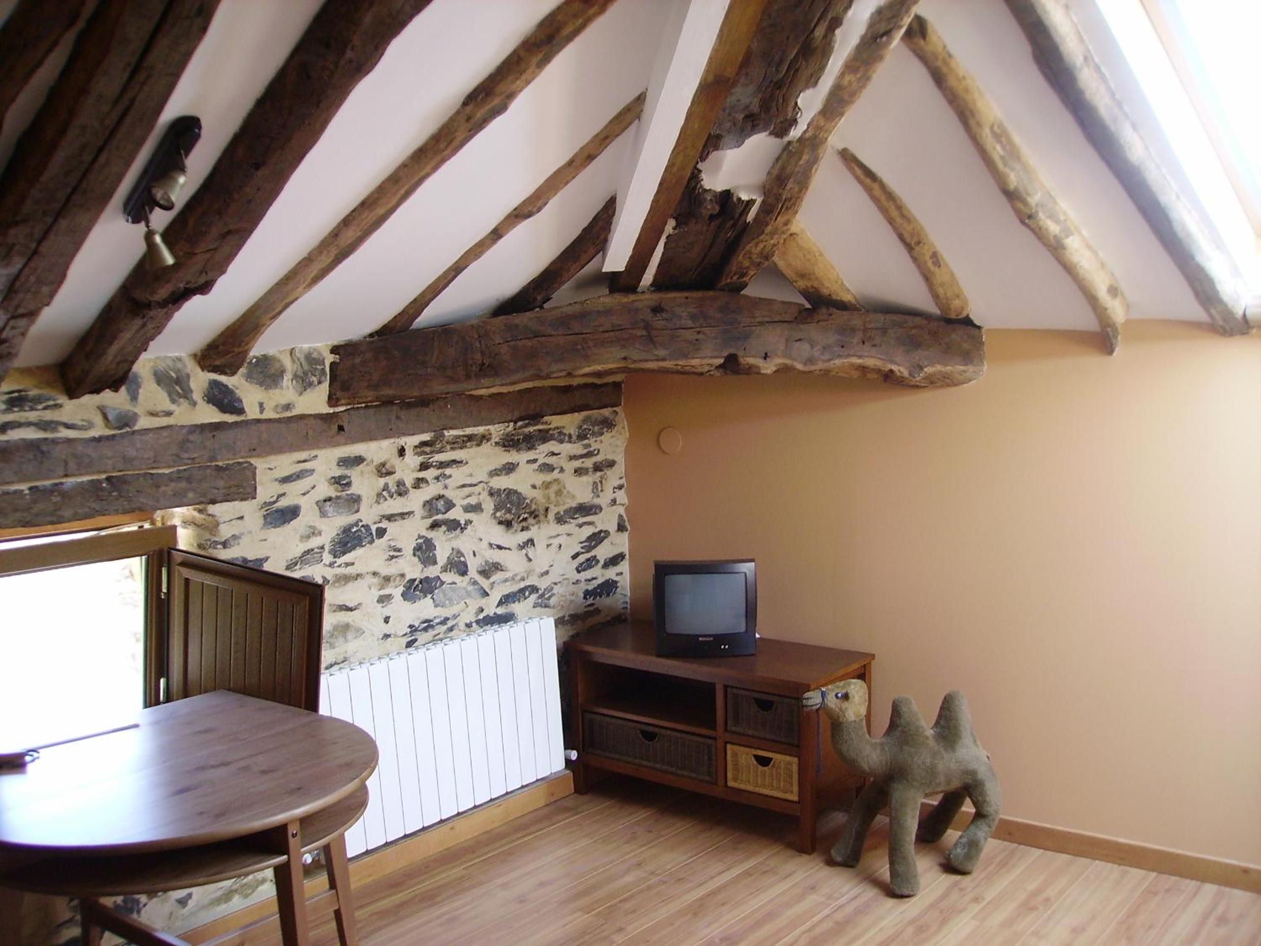Nine-Bedroom House photo 3