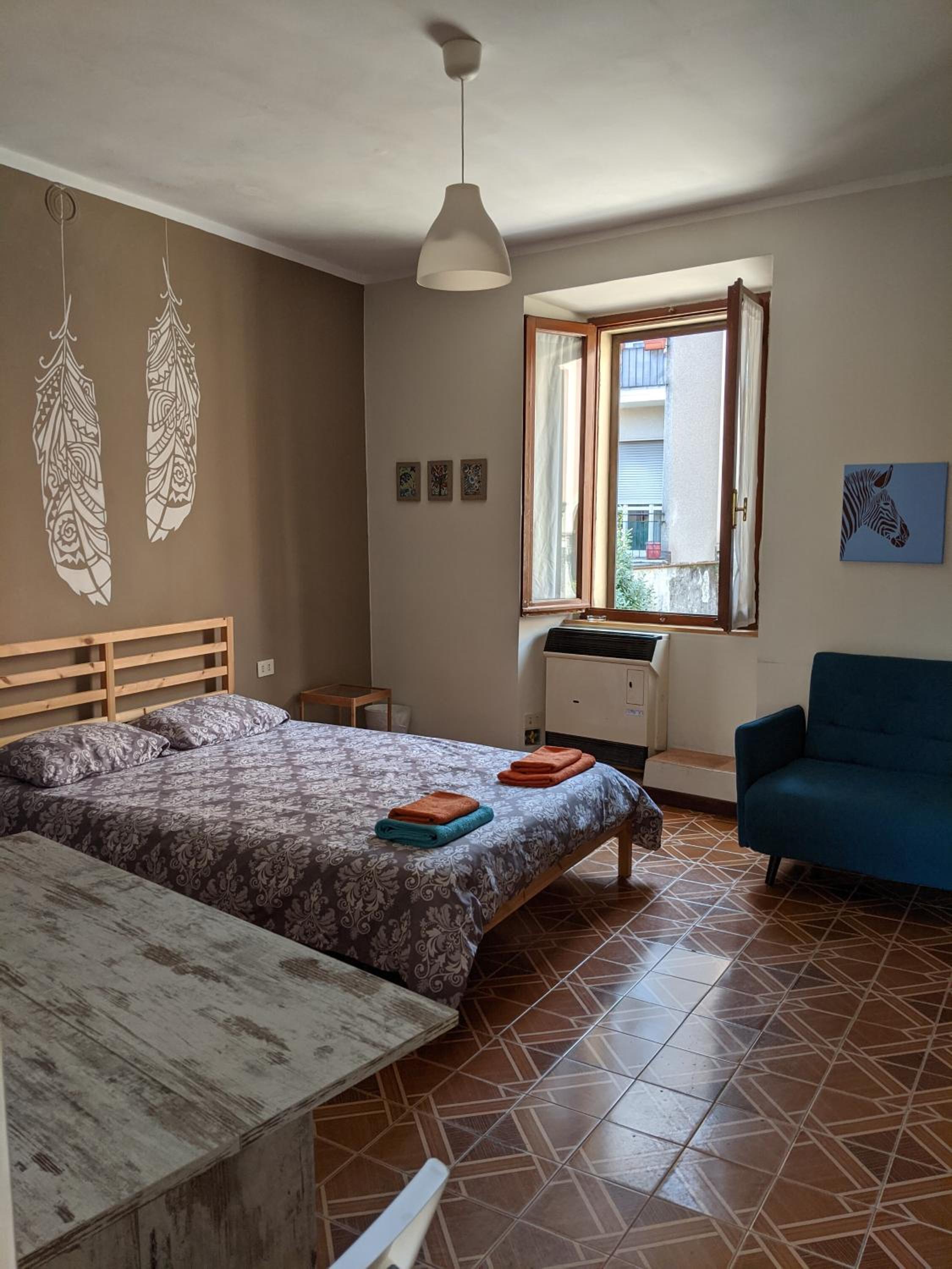 One-Bedroom Apartment - Photo 3