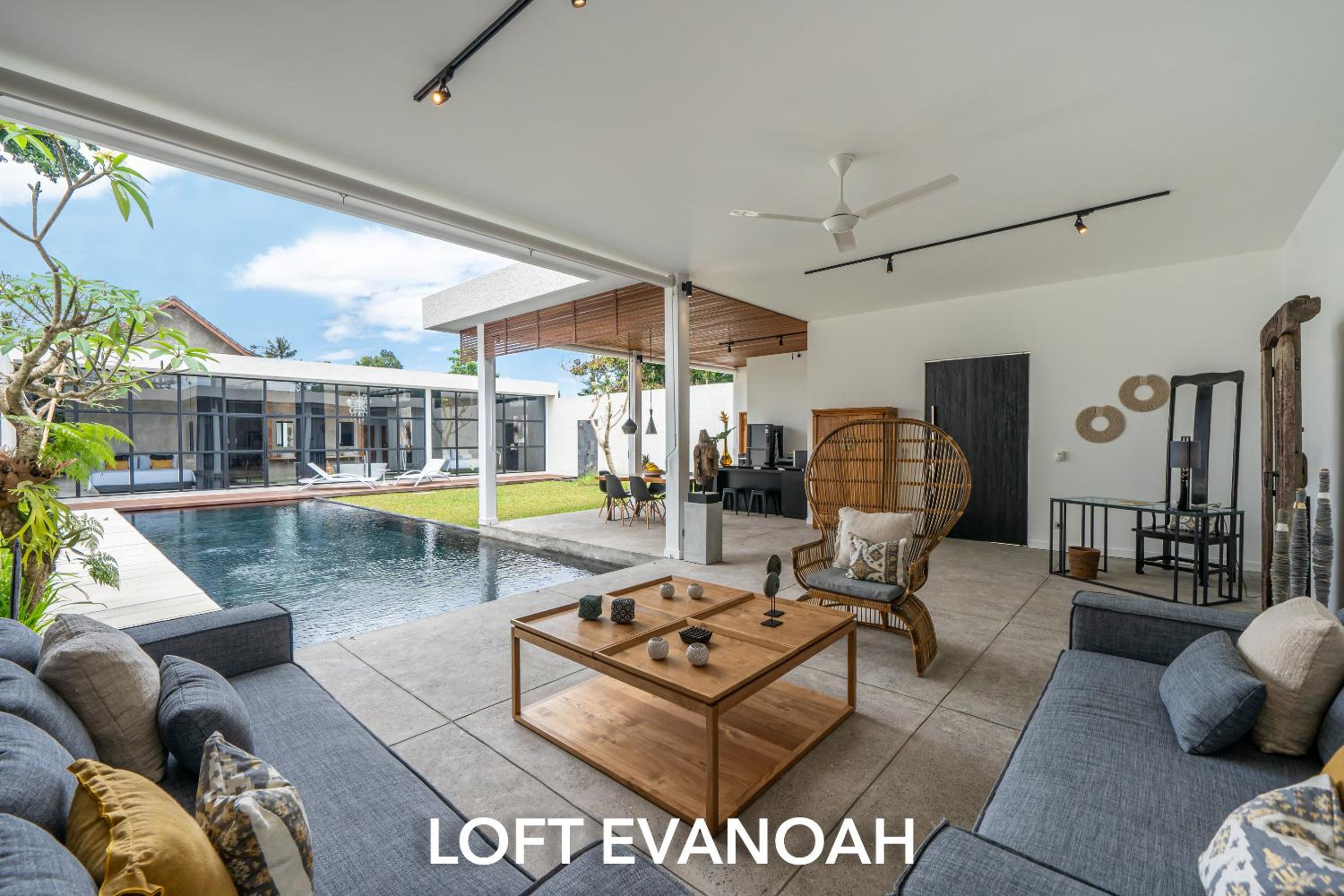 Villa with Private Pool - Photo 1