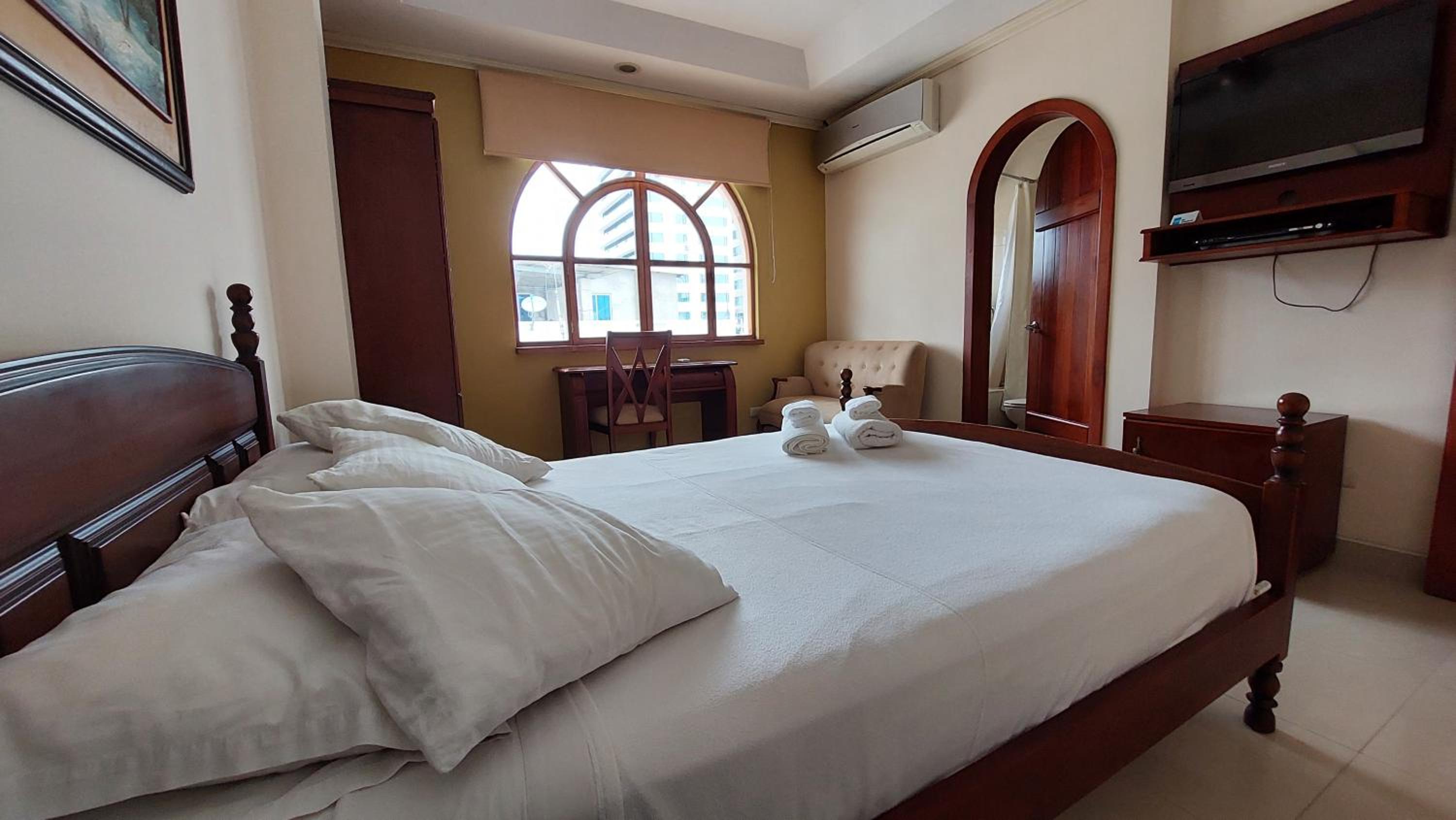 Deluxe Queen Room