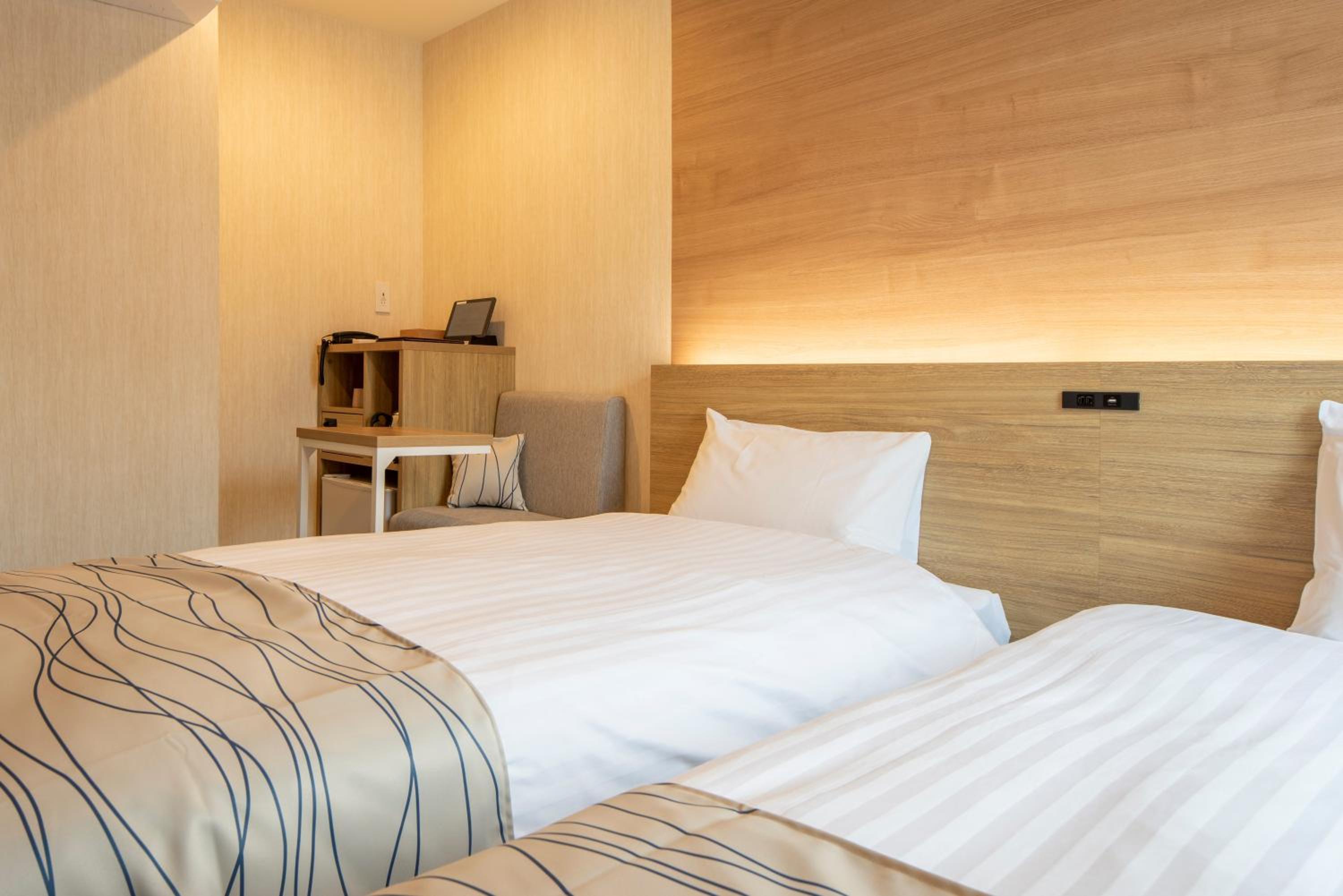 Standard Twin Room - Photo 9