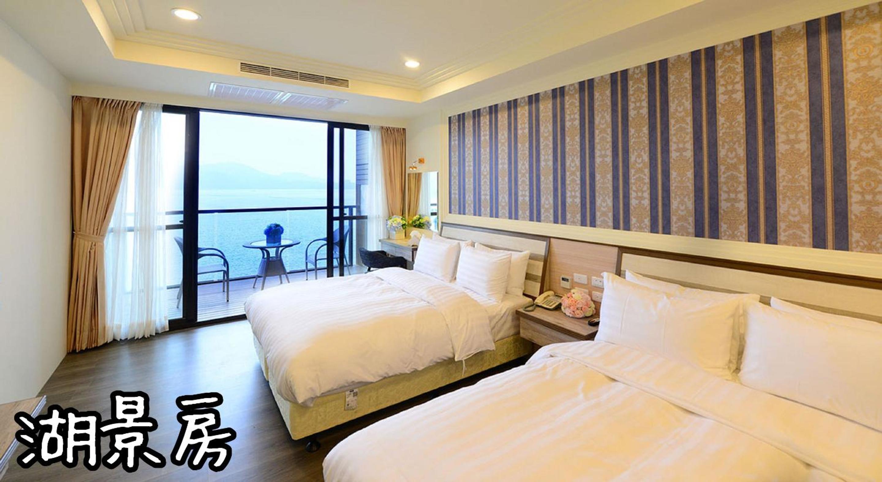 Lake View Room