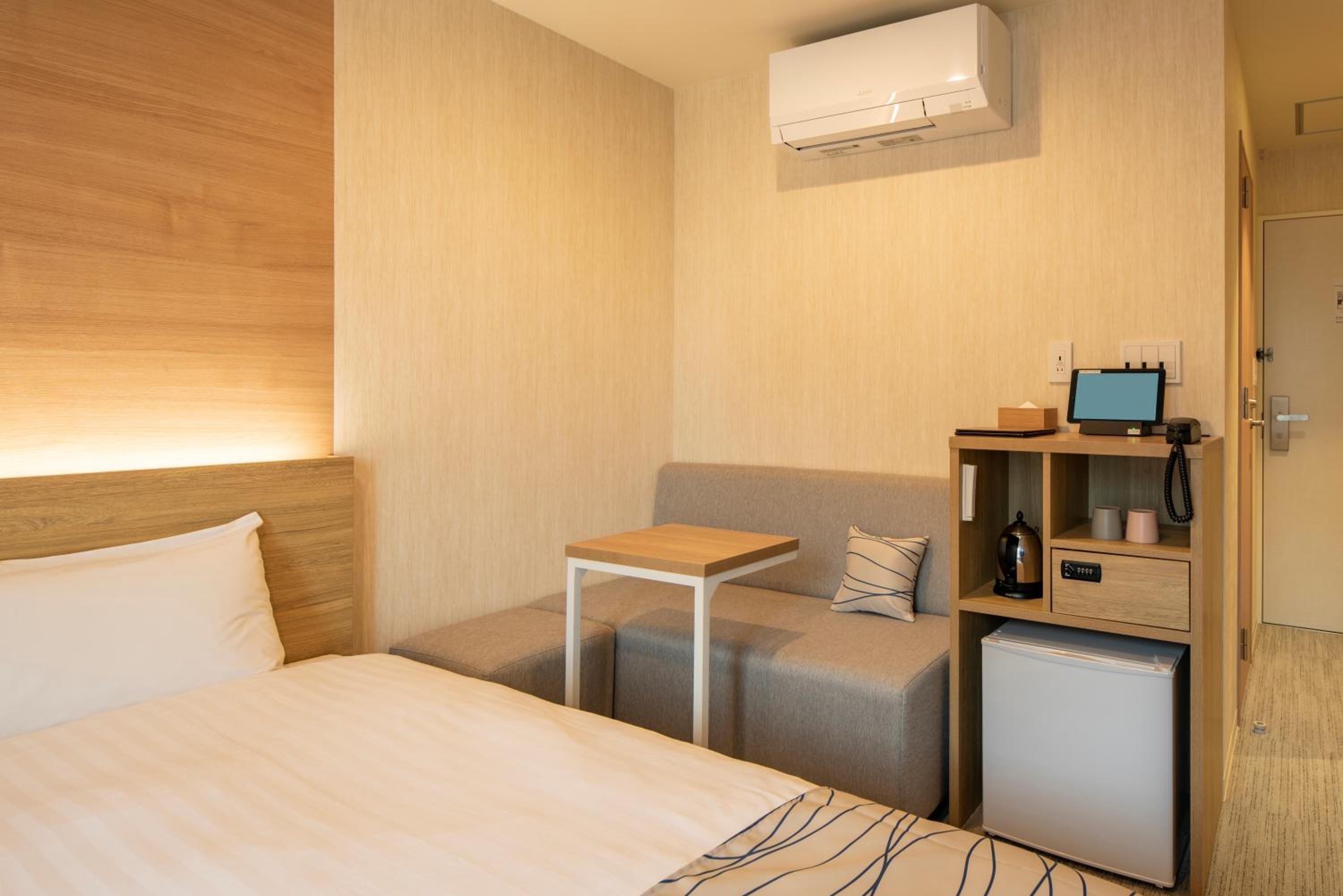 Standard Twin Room - Photo 7