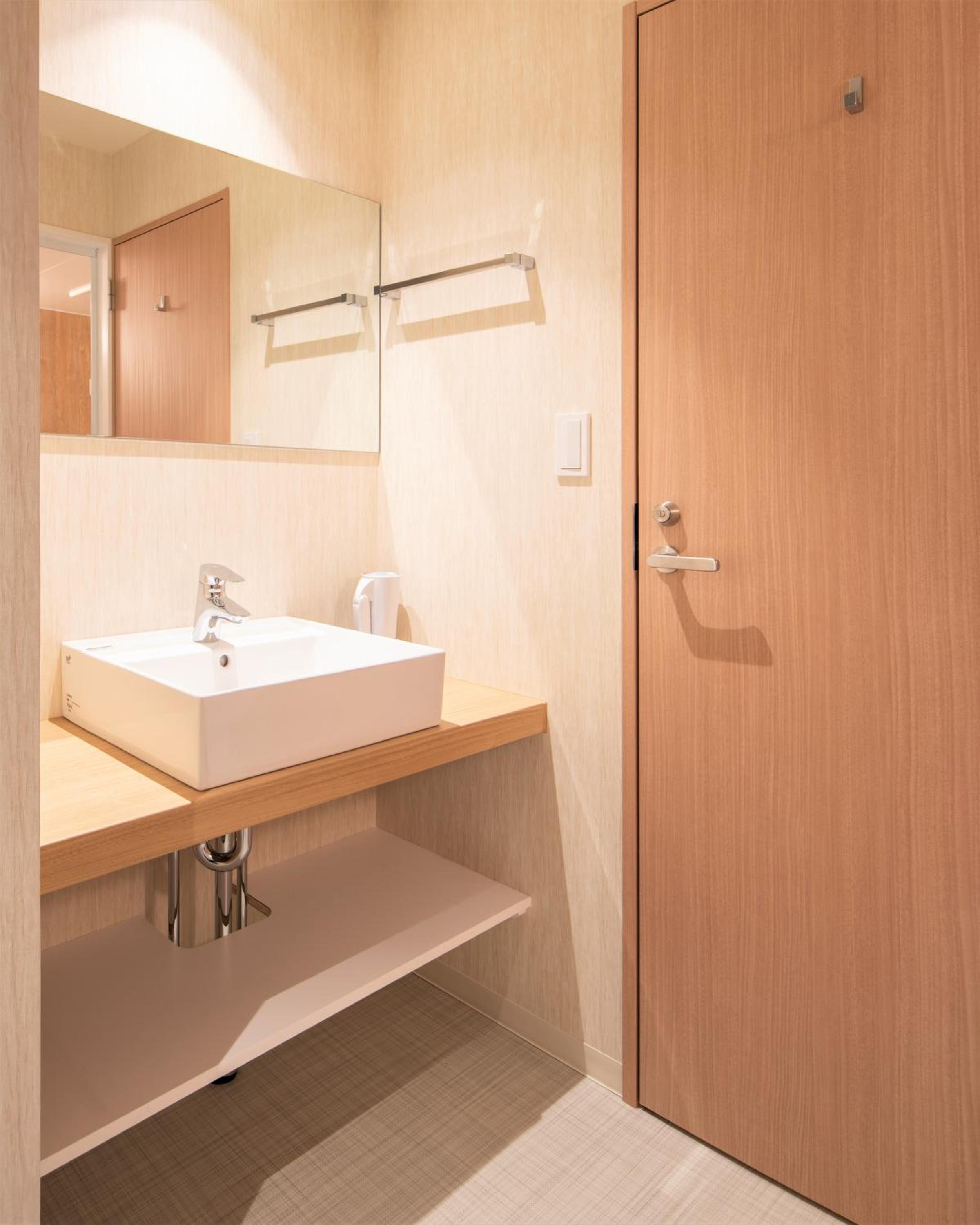 Twin Room - Disability Access - Photo 8