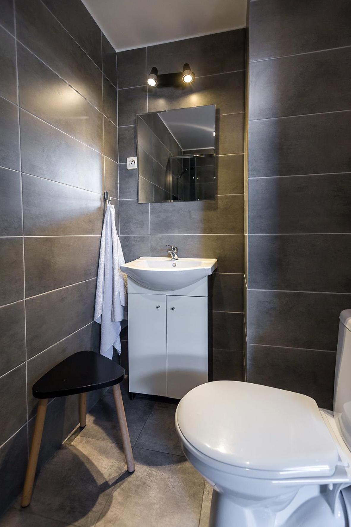 Quadruple Room with Private Bathroom - Photo 5