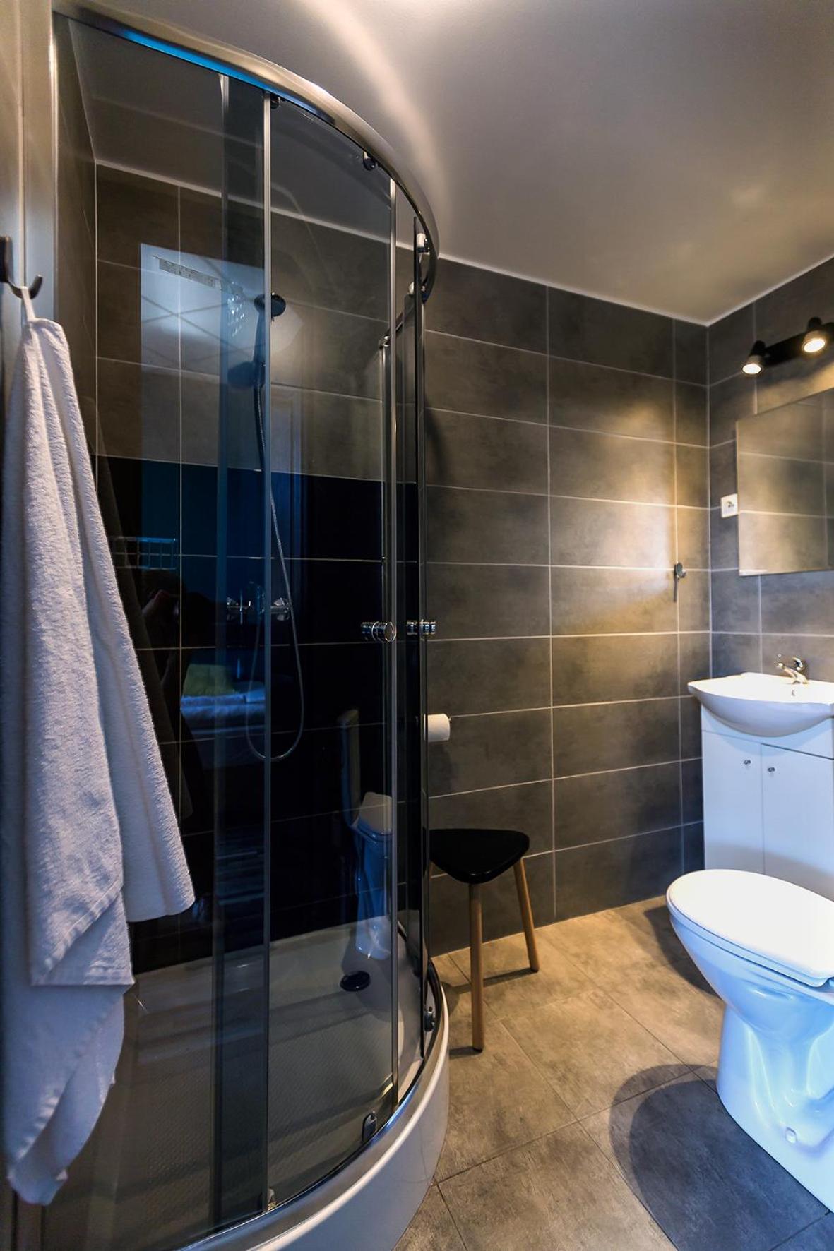 Quadruple Room with Private Bathroom - Photo 3