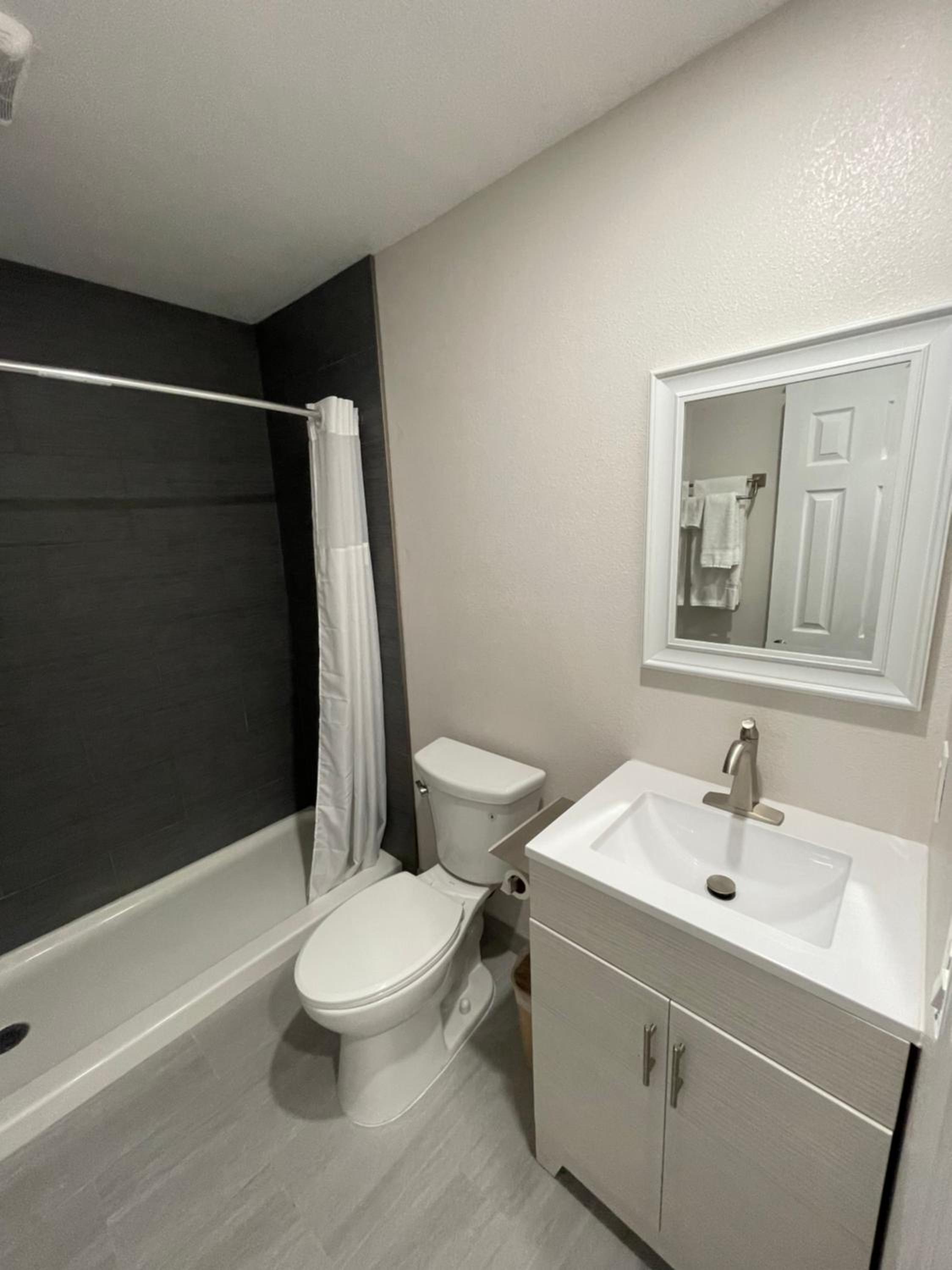 Queen Room - Photo 6