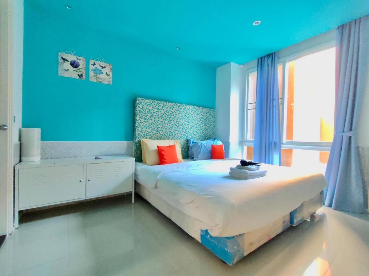 One-Bedroom Apartment with Pool Access - Photo 14